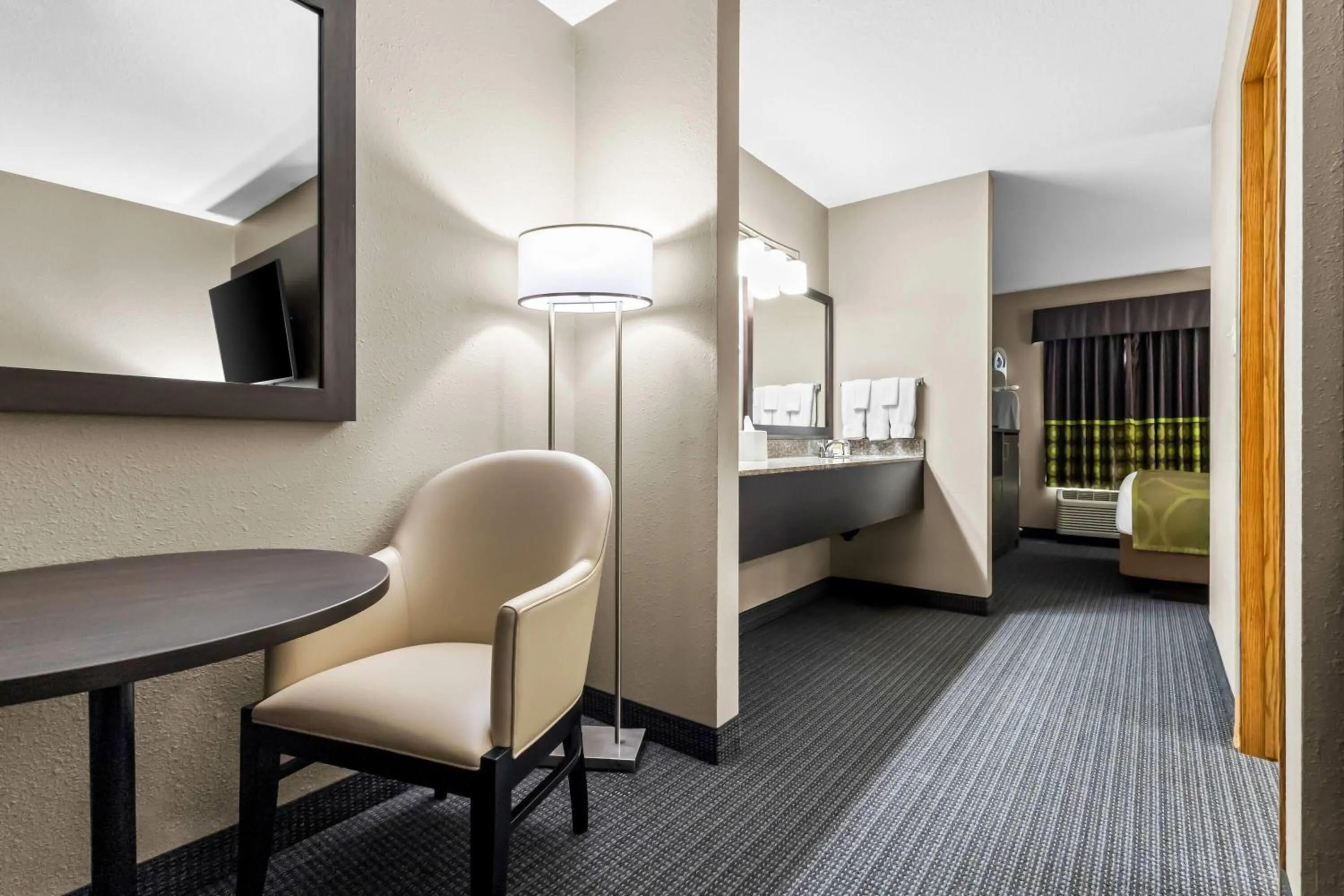 Photo of the whole room, Bed in Super 8 by Wyndham Prince Albert