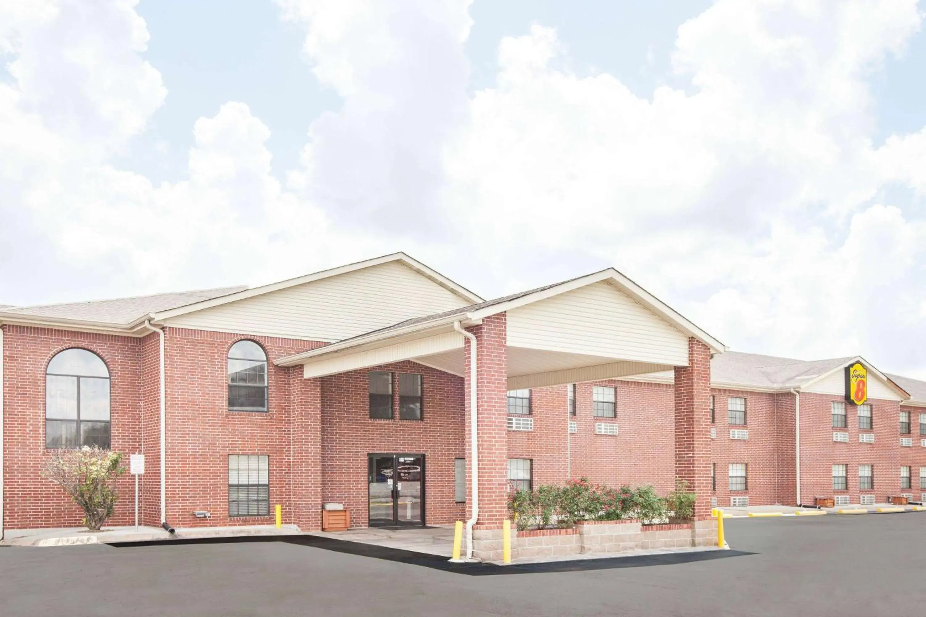 Property building in Super 8 by Wyndham White Hall Property building in Super 8 by Wyndham White Hall