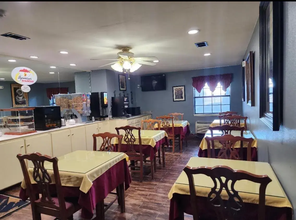 Restaurant/places to eat in Super 8 by Wyndham White Hall Restaurant/places to eat in Super 8 by Wyndham White Hall