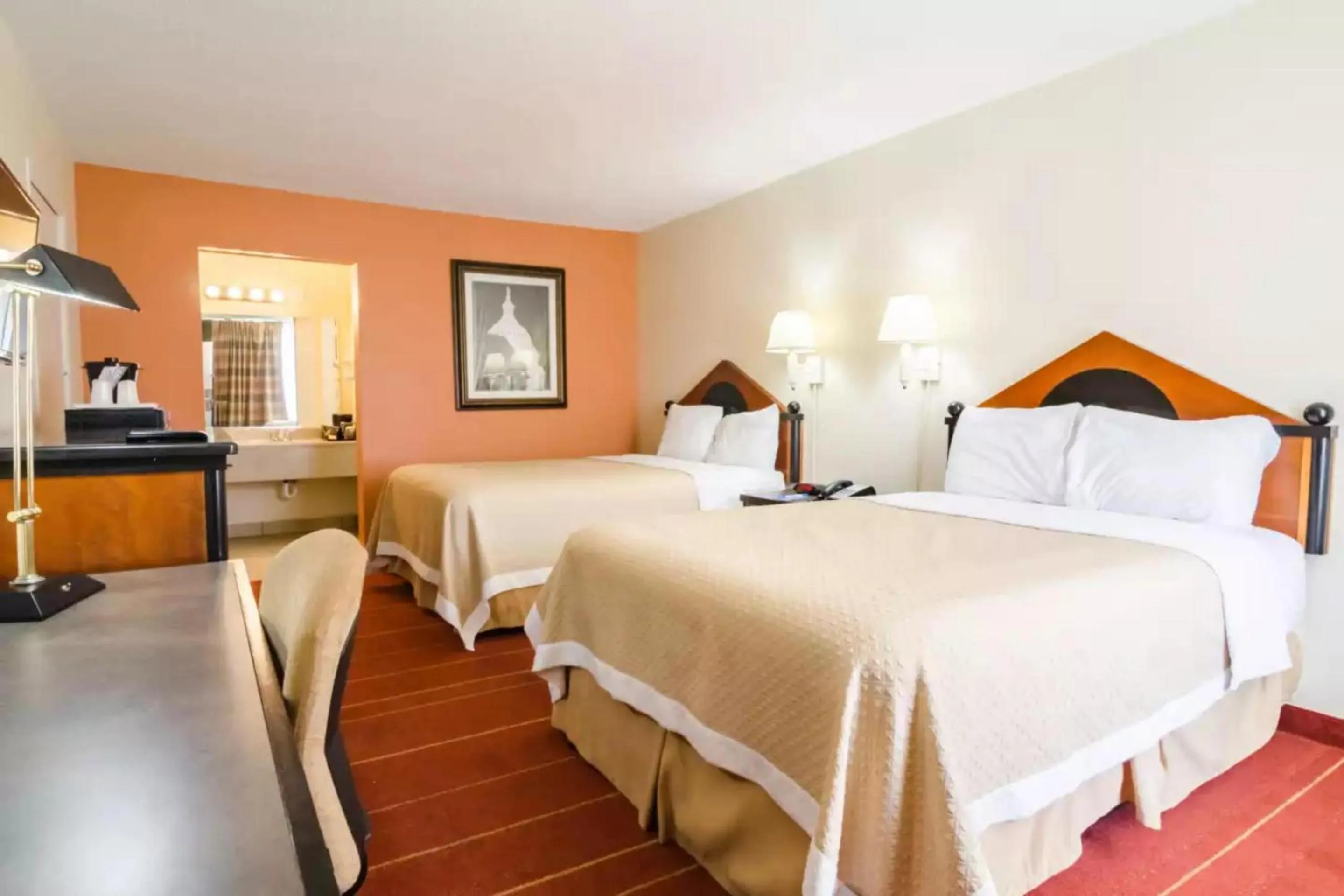 2 Full Beds Accessible Non - Smoking in Rodeway Inn & Suites Greensboro Southeast