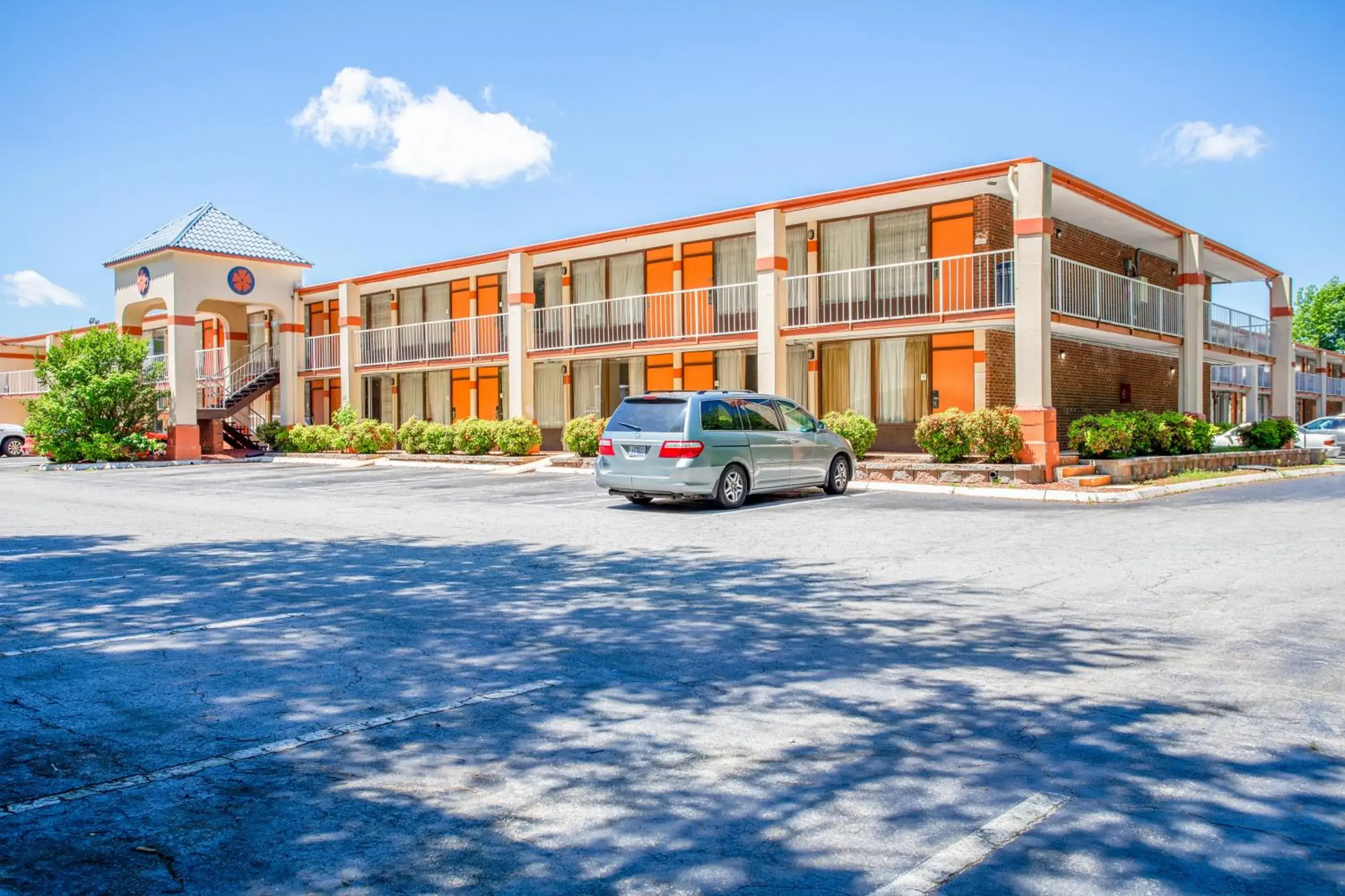 Parking in OYO hotel Greensboro east I 40 Parking in OYO hotel Greensboro east I 40