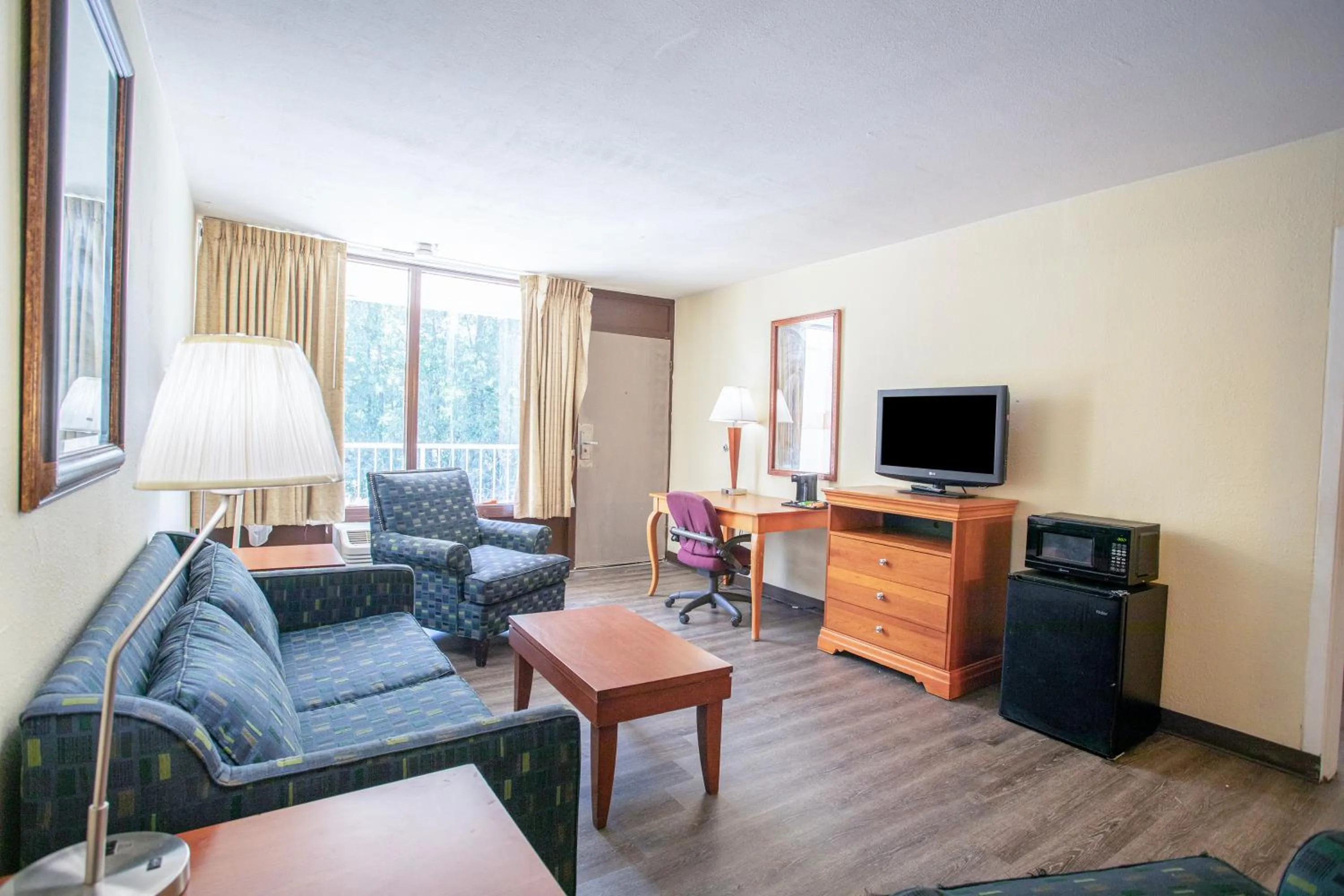 Bedroom in OYO hotel Greensboro east I 40