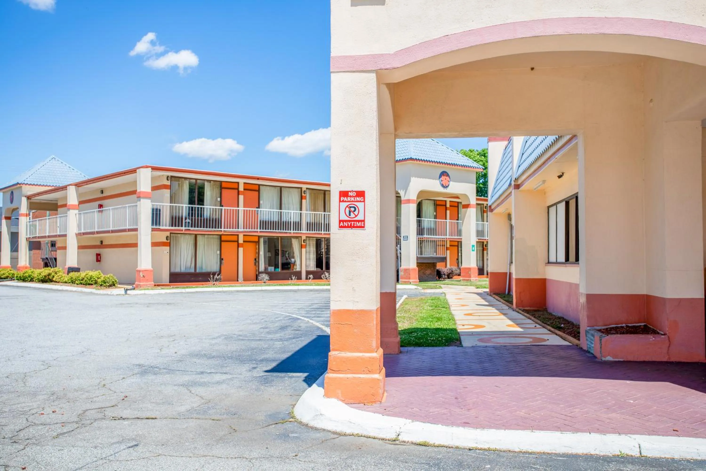 Property building in OYO hotel Greensboro east I 40