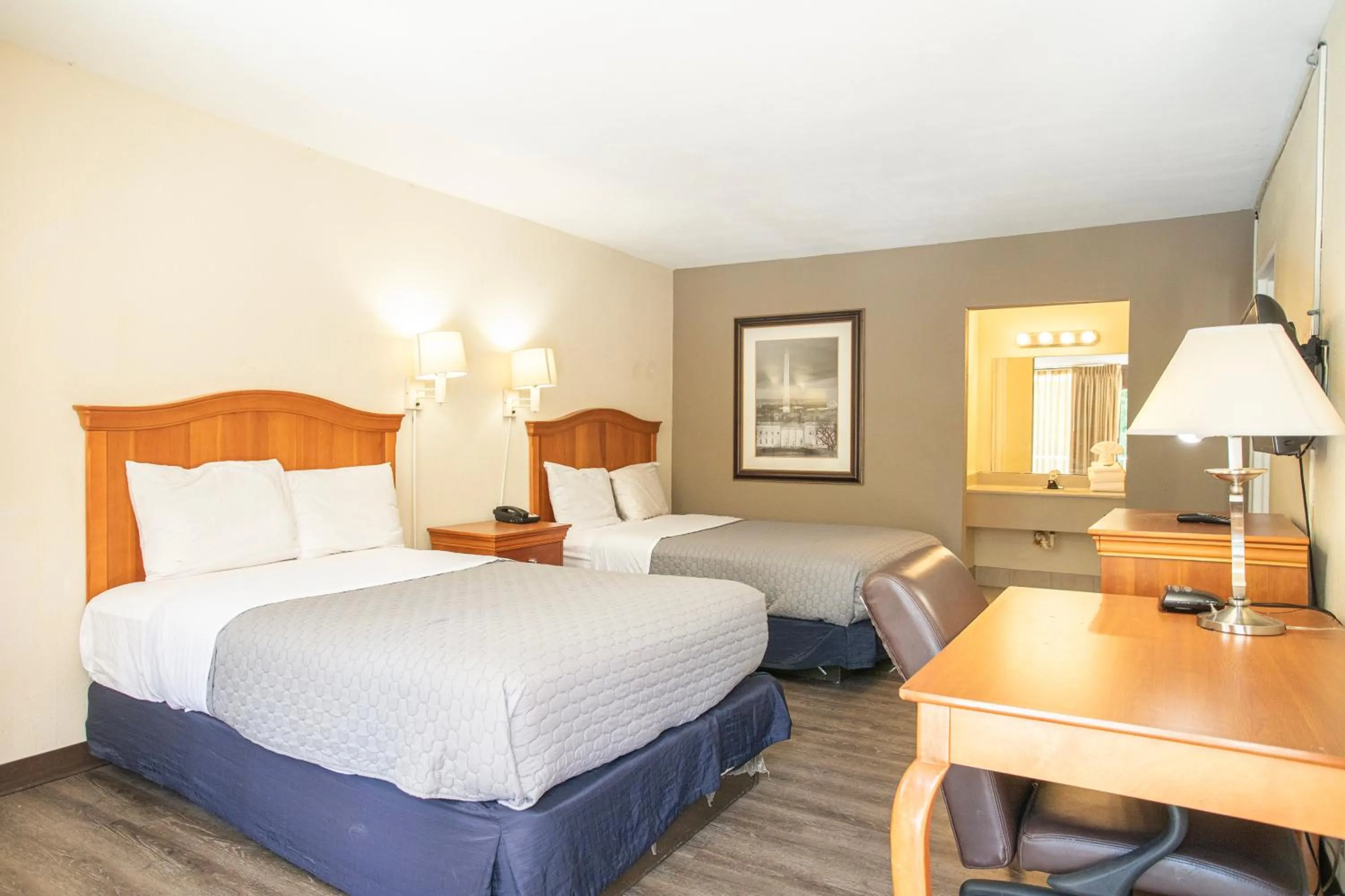 Bedroom, Bed in OYO hotel Greensboro east I 40