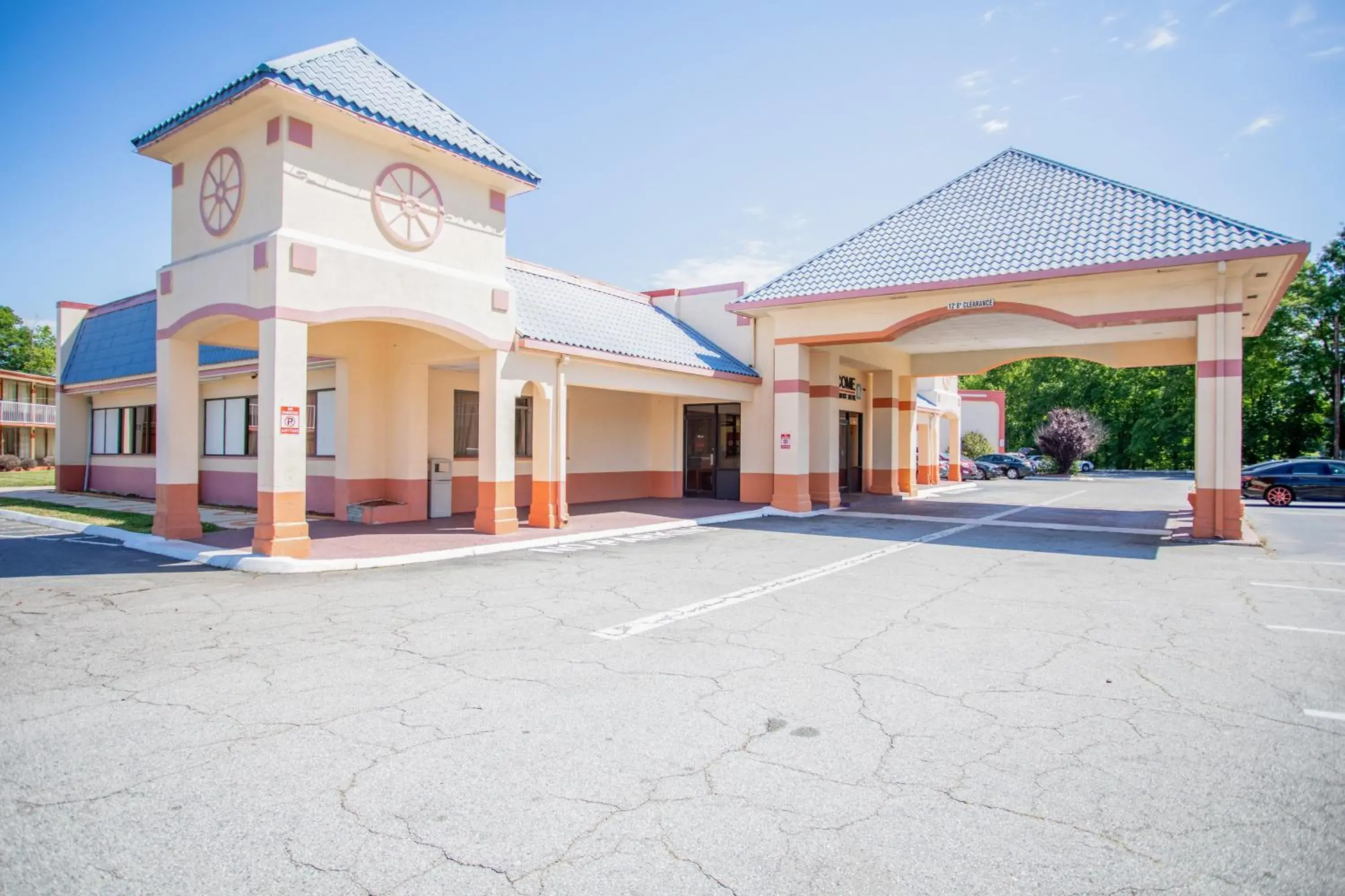 Facade/entrance in OYO hotel Greensboro east I 40 Facade/entrance in OYO hotel Greensboro east I 40