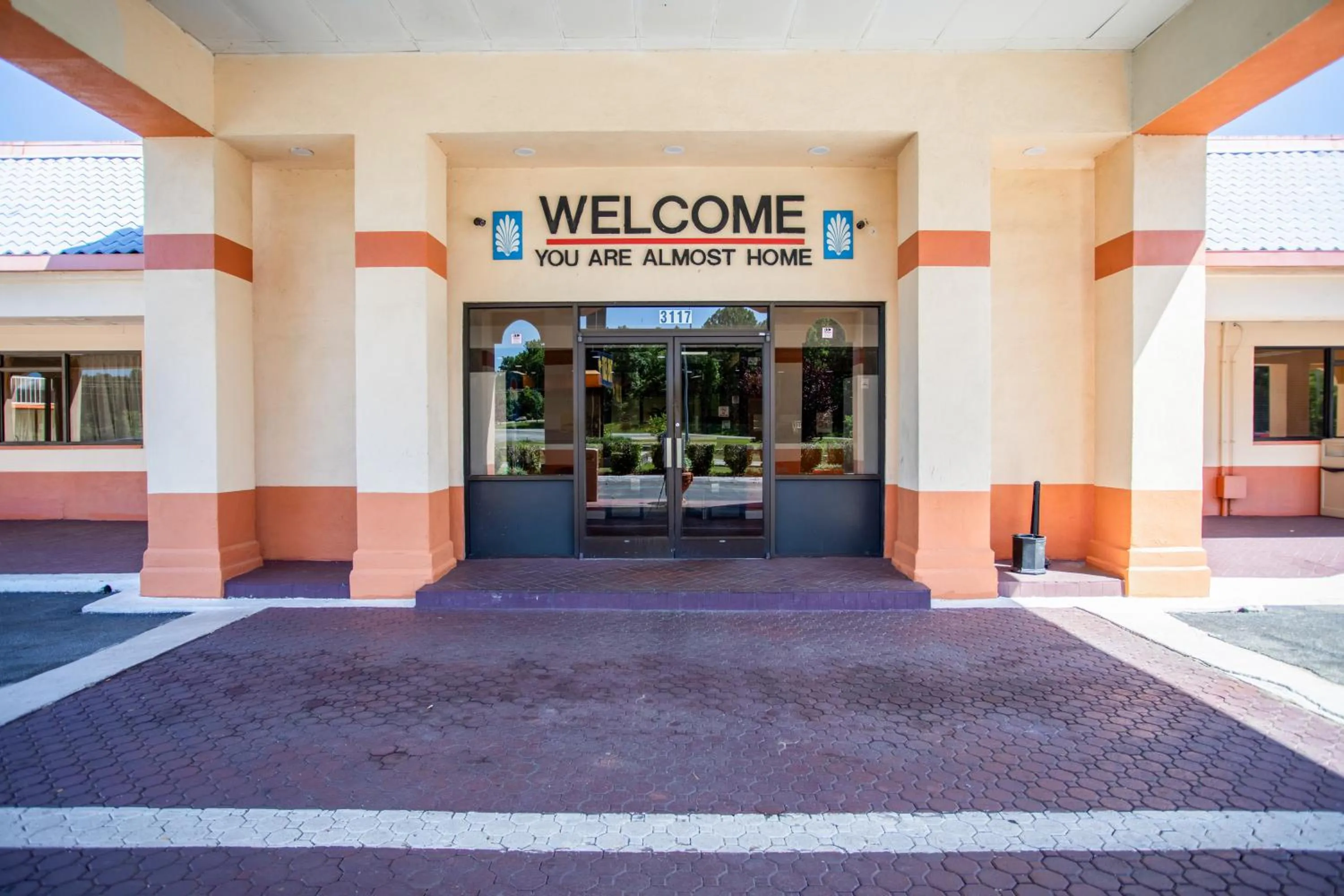 Property building in OYO hotel Greensboro east I 40