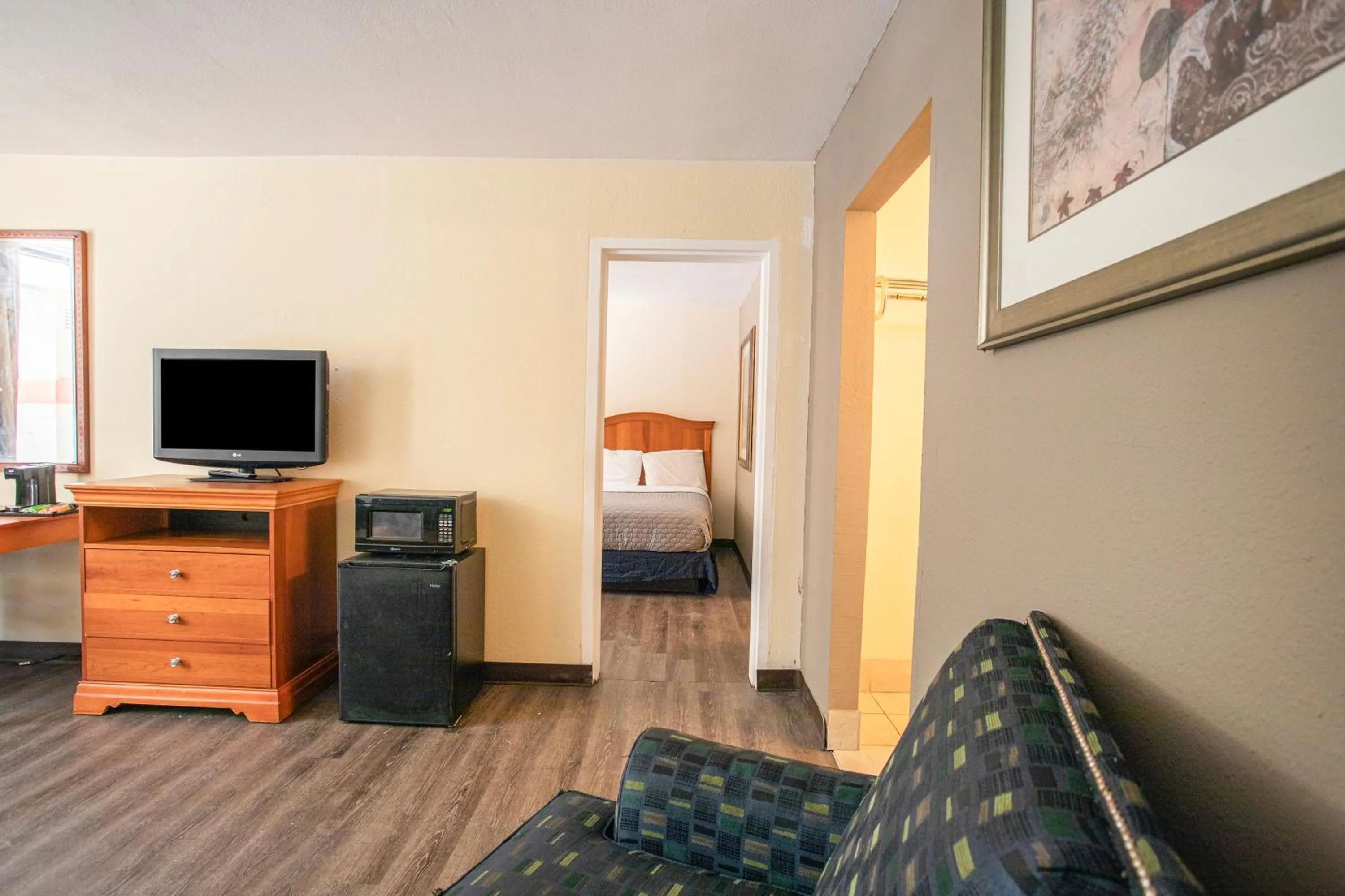 Bedroom in OYO hotel Greensboro east I 40