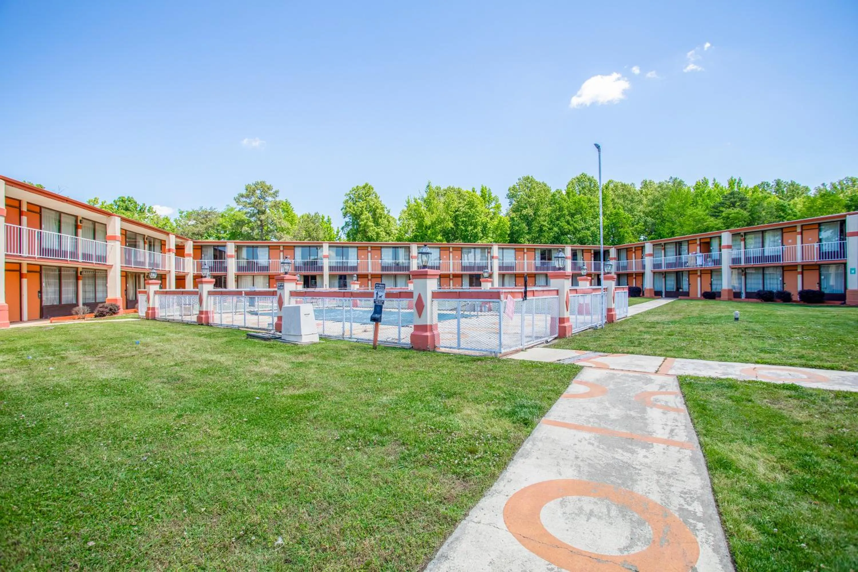 Facade/entrance in OYO hotel Greensboro east I 40