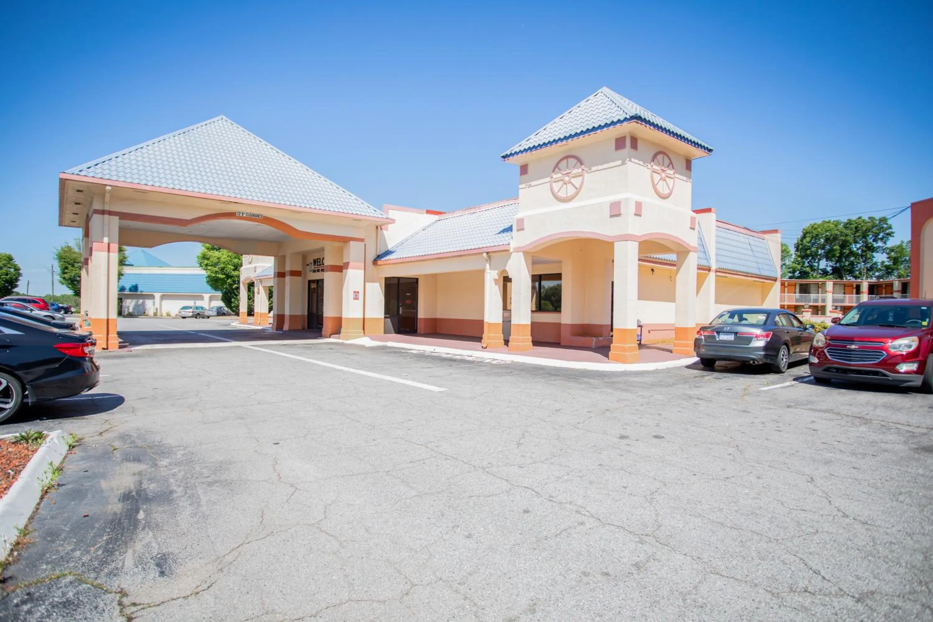 Property building in OYO hotel Greensboro east I 40
