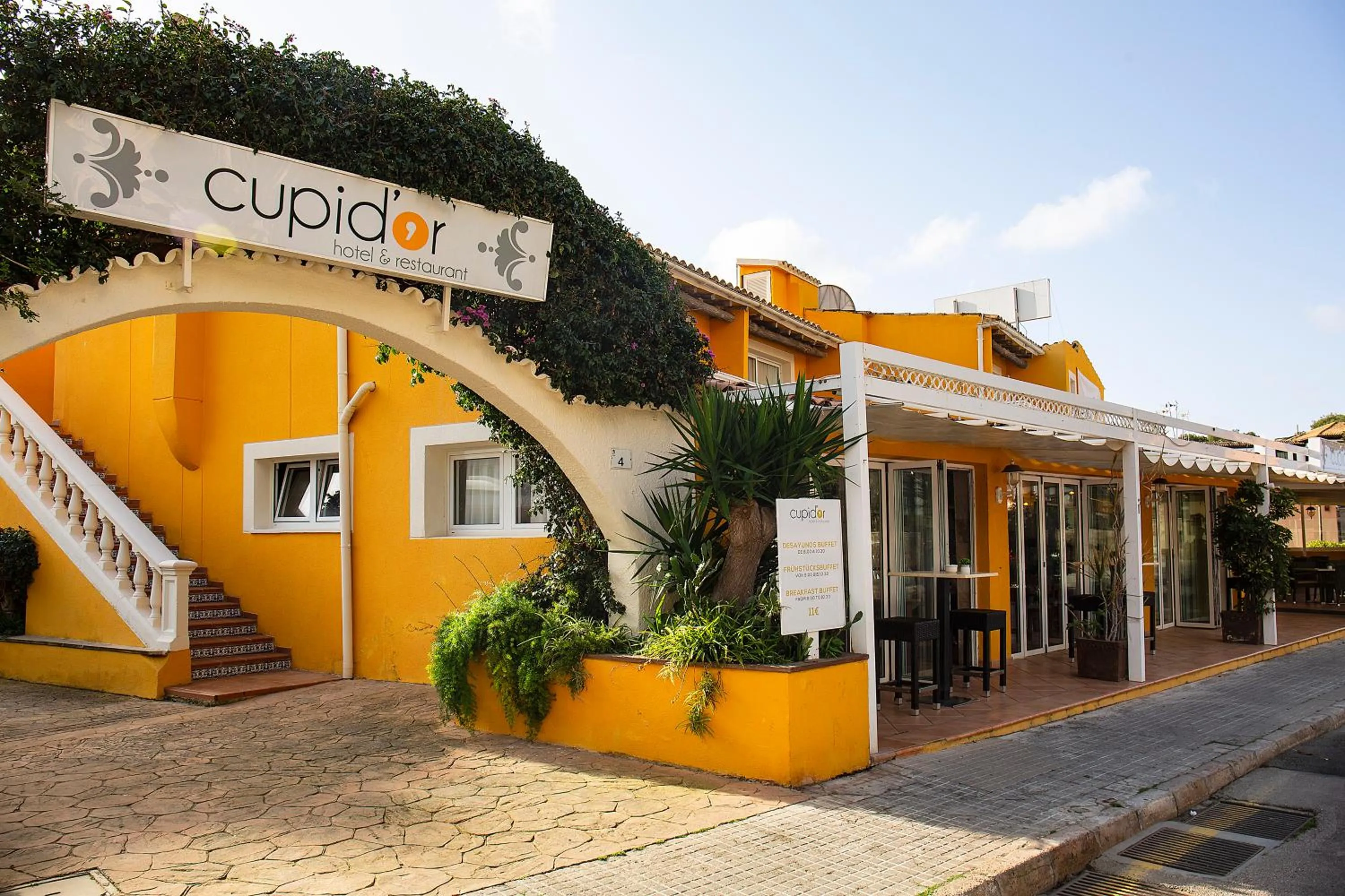Property building in Hotel Cupidor