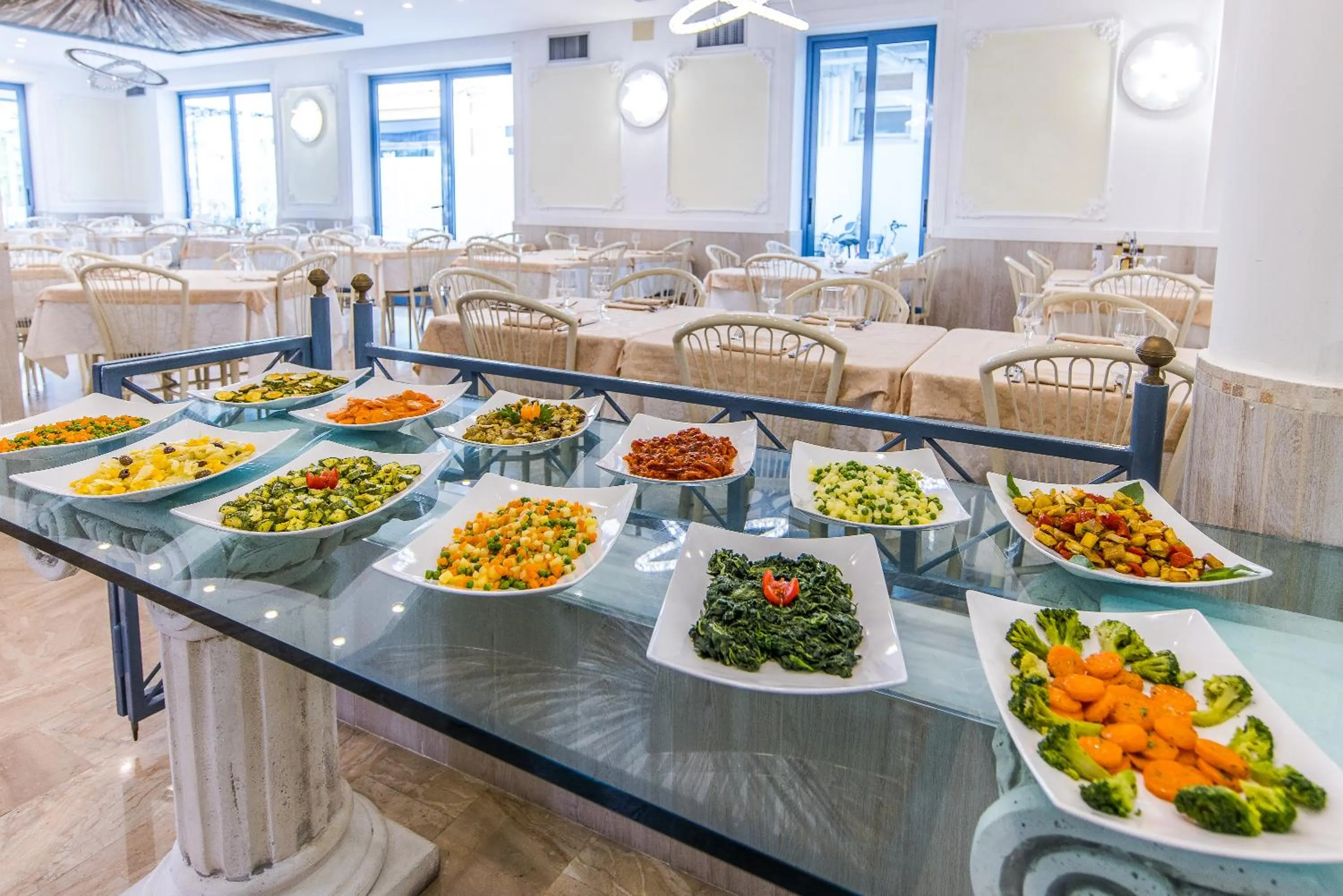 Food and drinks in Royal Boutique Hotel