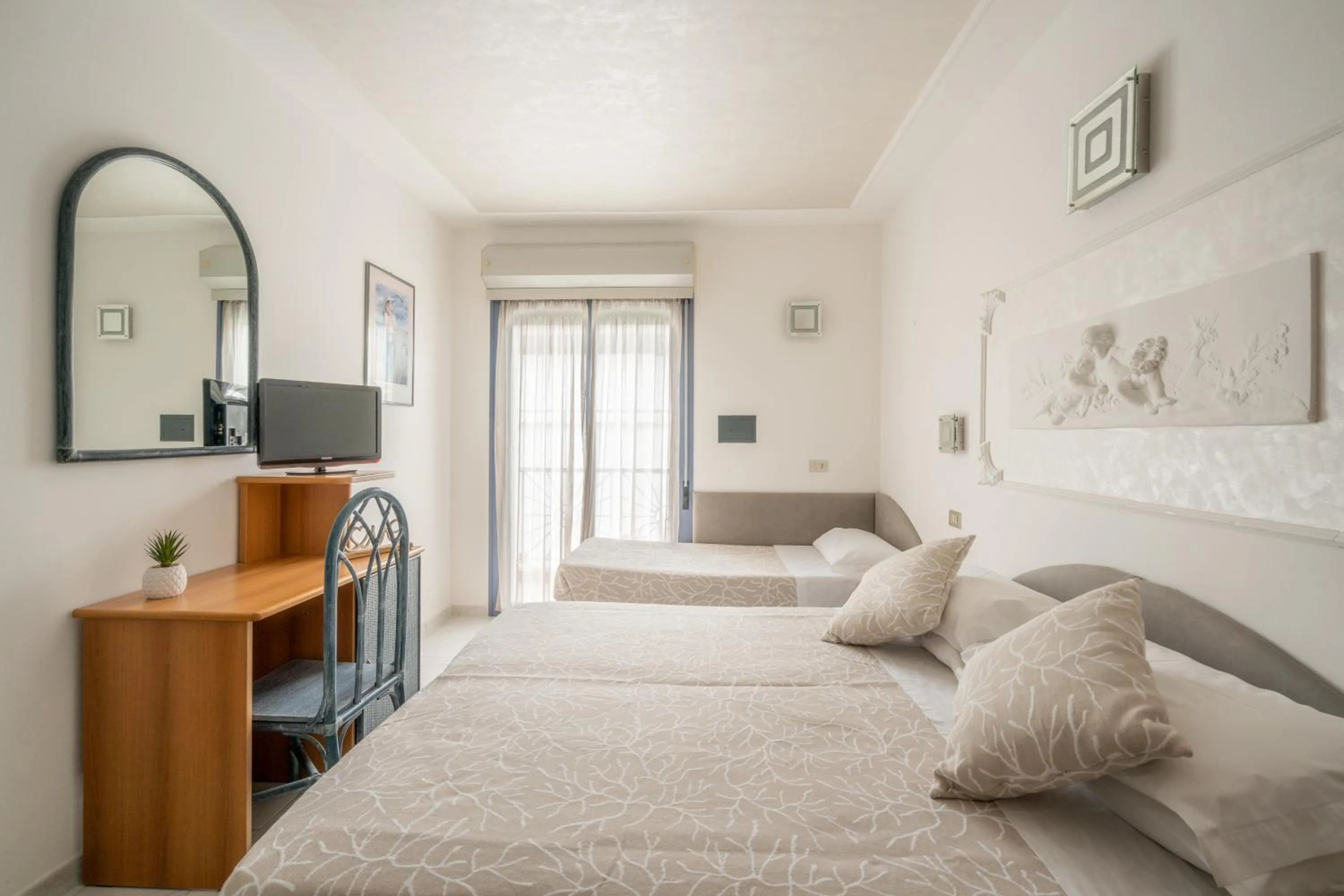 TV and multimedia in Royal Boutique Hotel