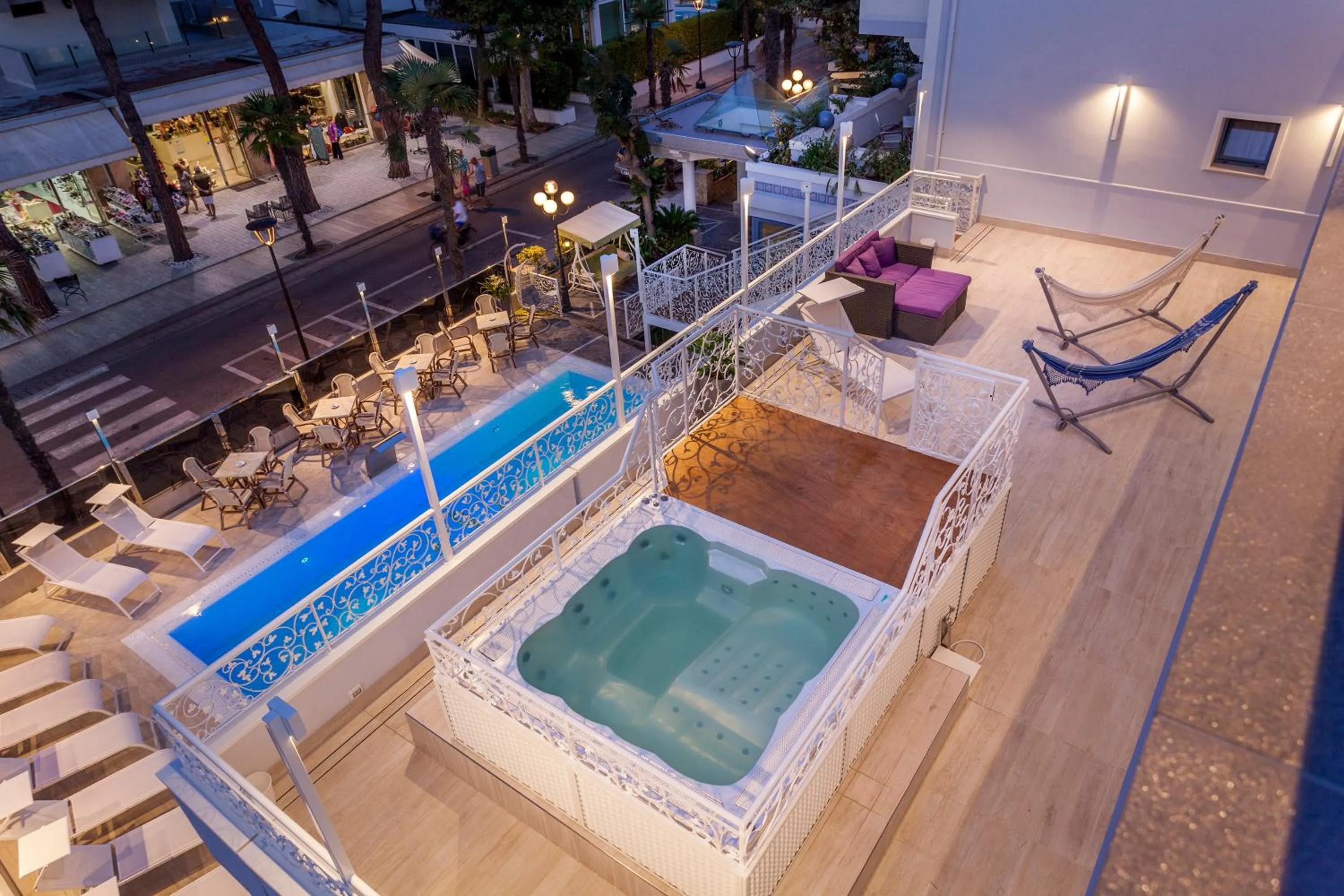 Swimming pool in Royal Boutique Hotel