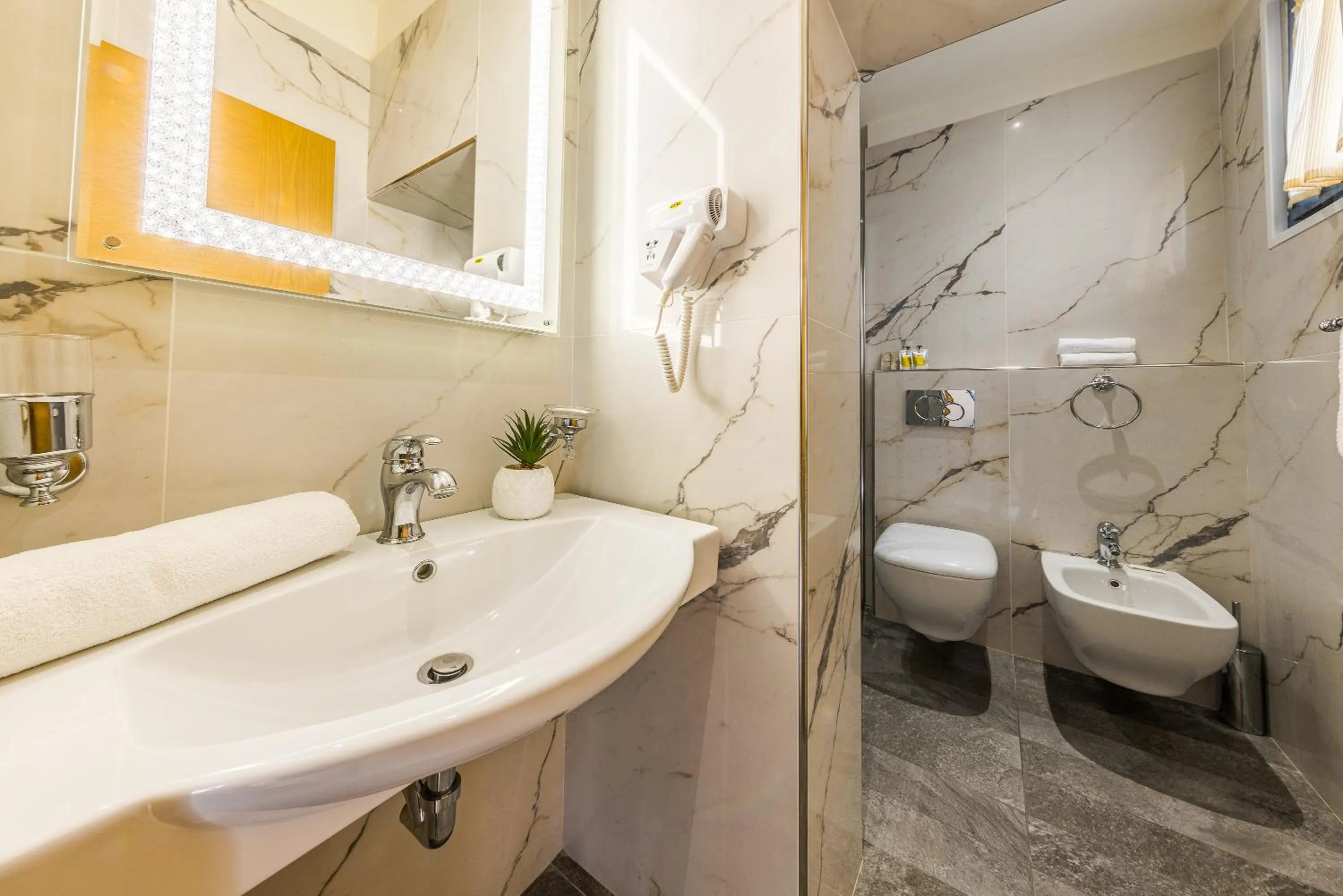 Shower in Royal Boutique Hotel