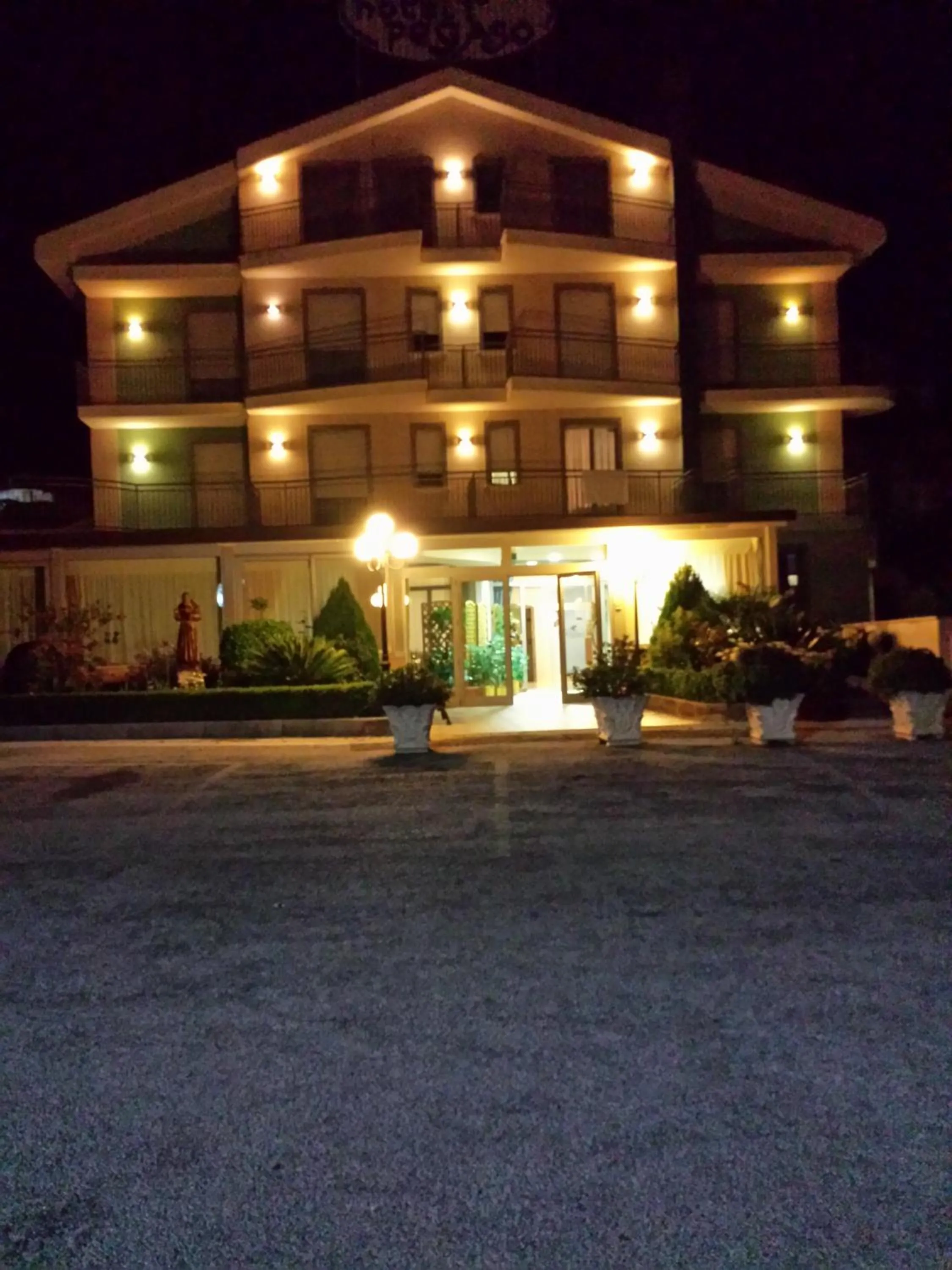 Facade/entrance in Hotel Pegaso