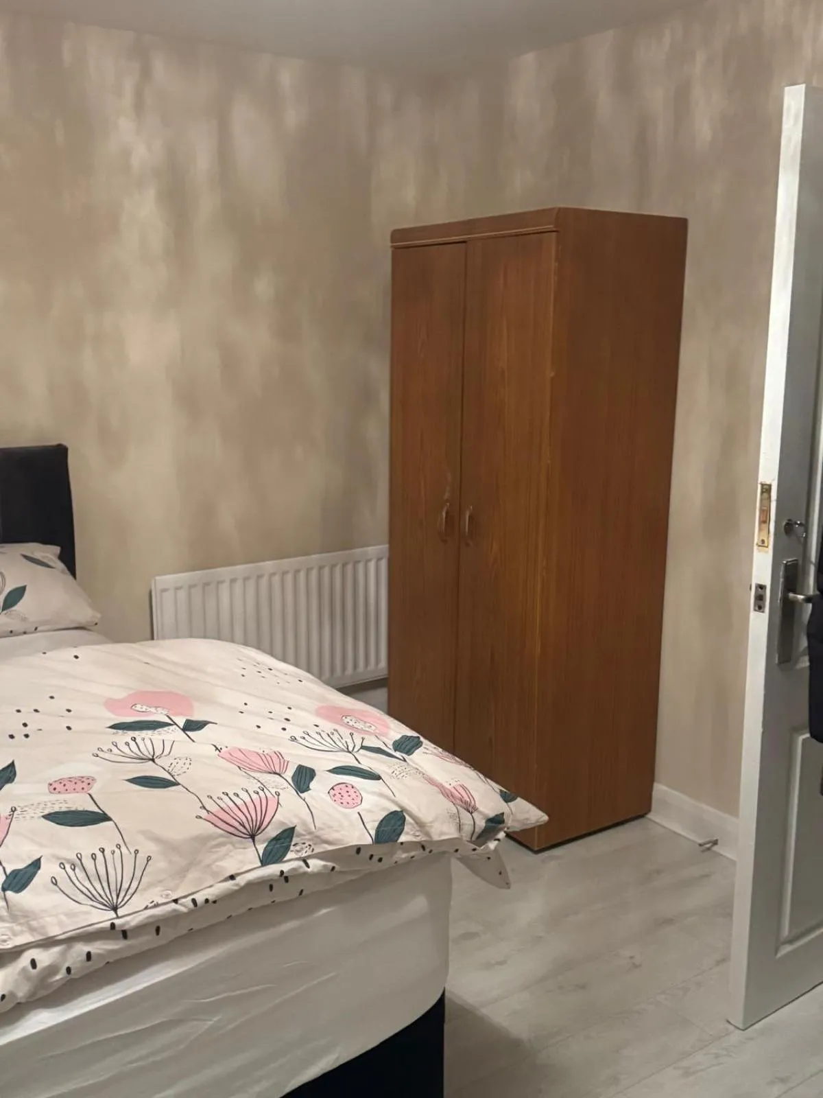 Bedroom, Bed in Komegloba Mega room