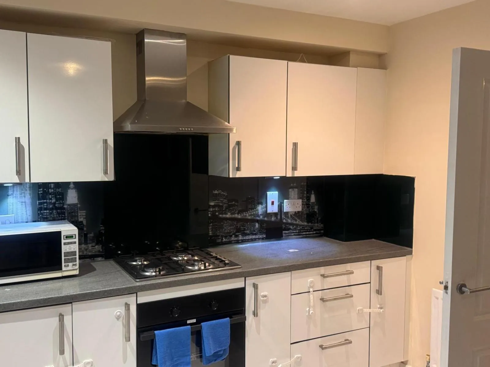 Kitchen or kitchenette in Komegloba Mega room