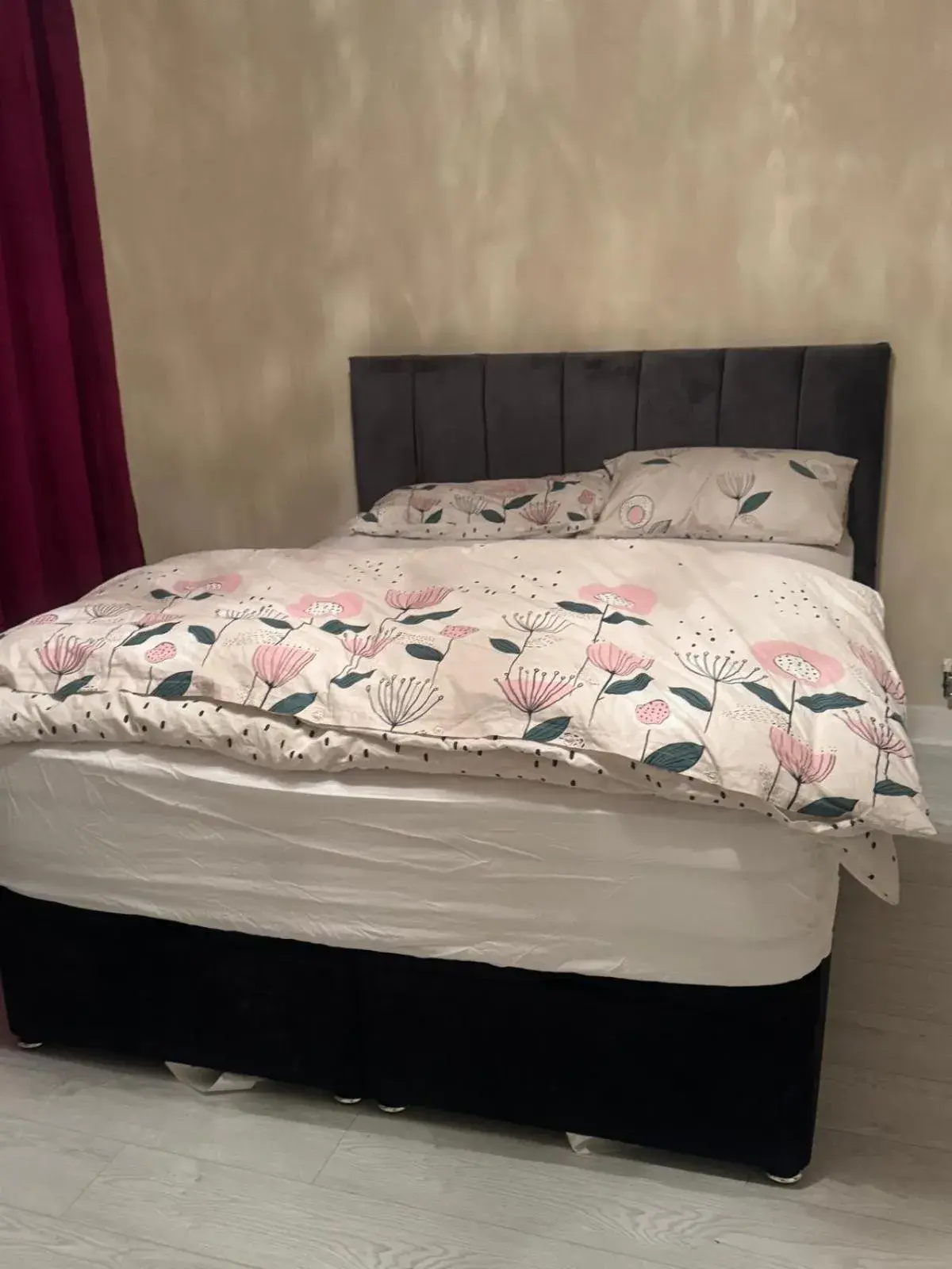 Standard Double Room with Shared Bathroom in Komegloba Mega room Standard Double Room with Shared Bathroom in Komegloba Mega room