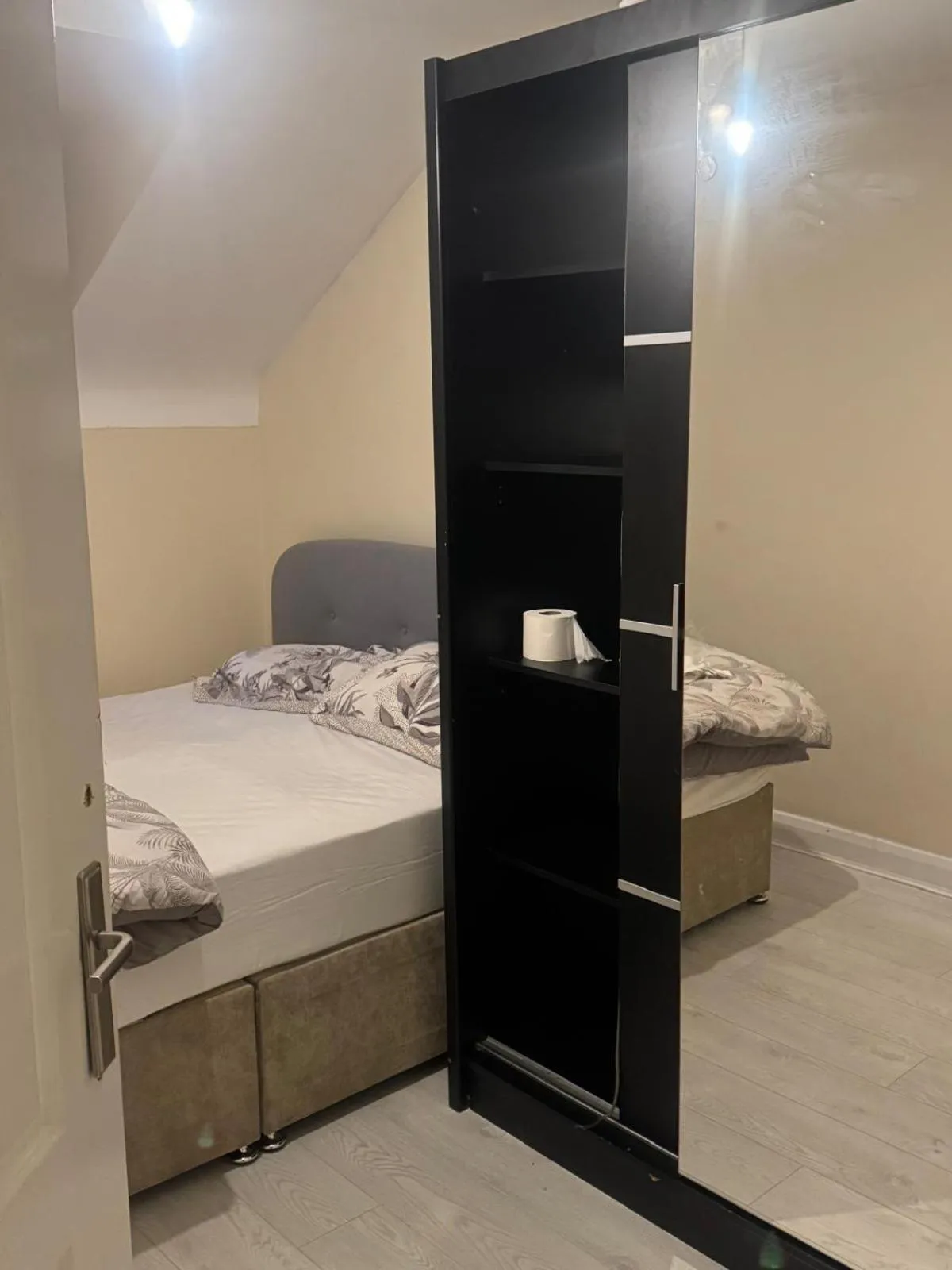 Bedroom, Bed in Komegloba Mega room