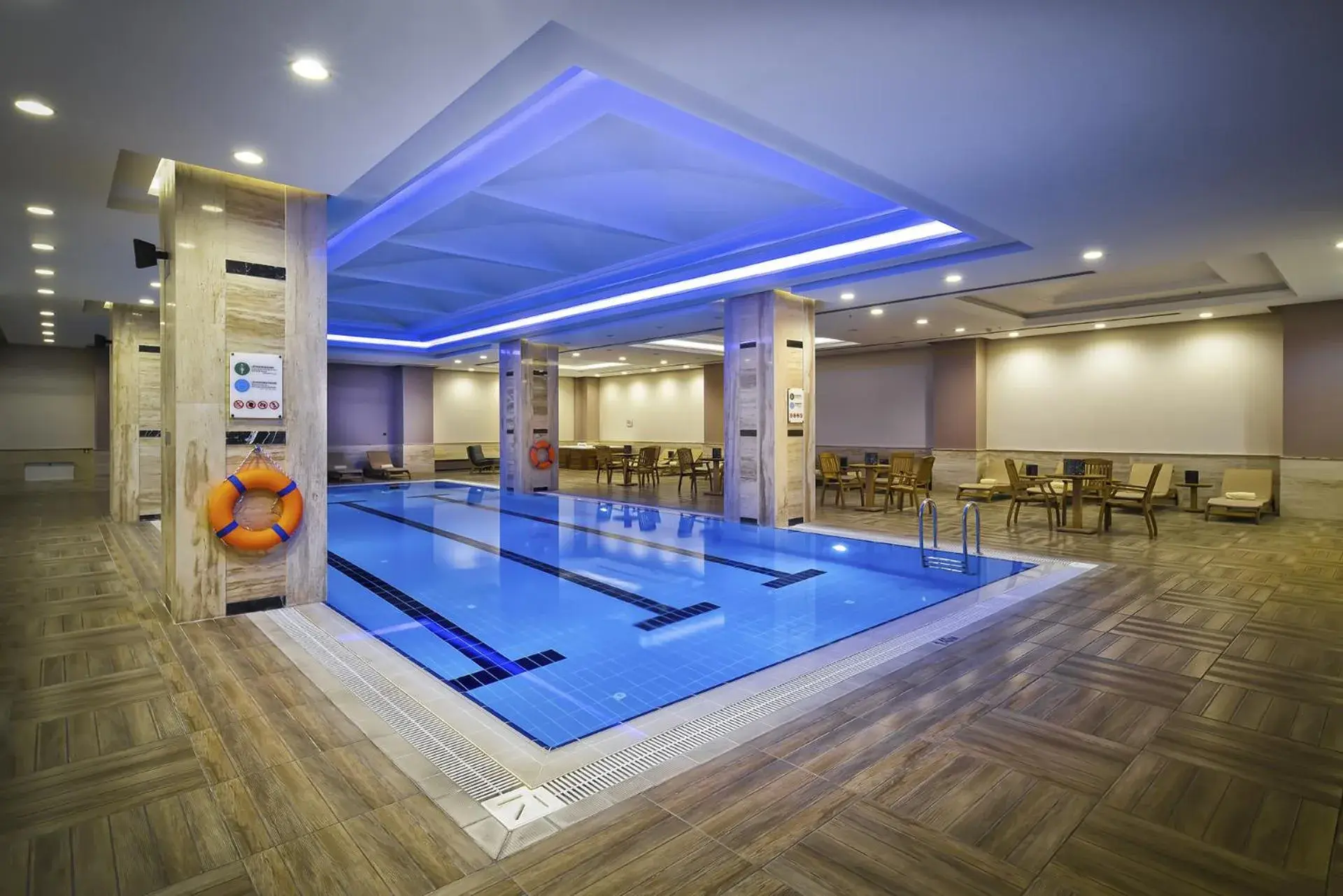 Swimming Pool in Grand Mercure Ankara Swimming Pool in Grand Mercure Ankara
