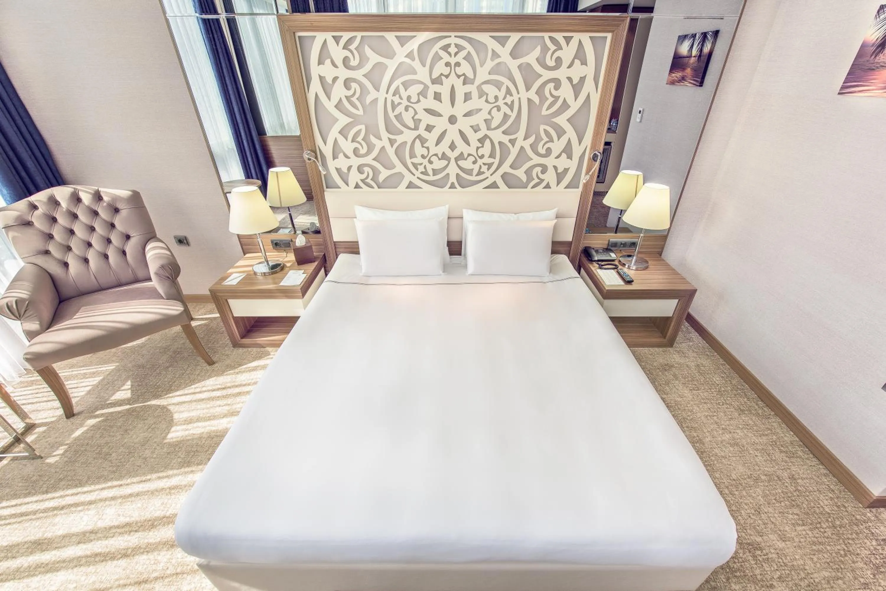 Photo of the whole room, Bed in Grand Mercure Ankara