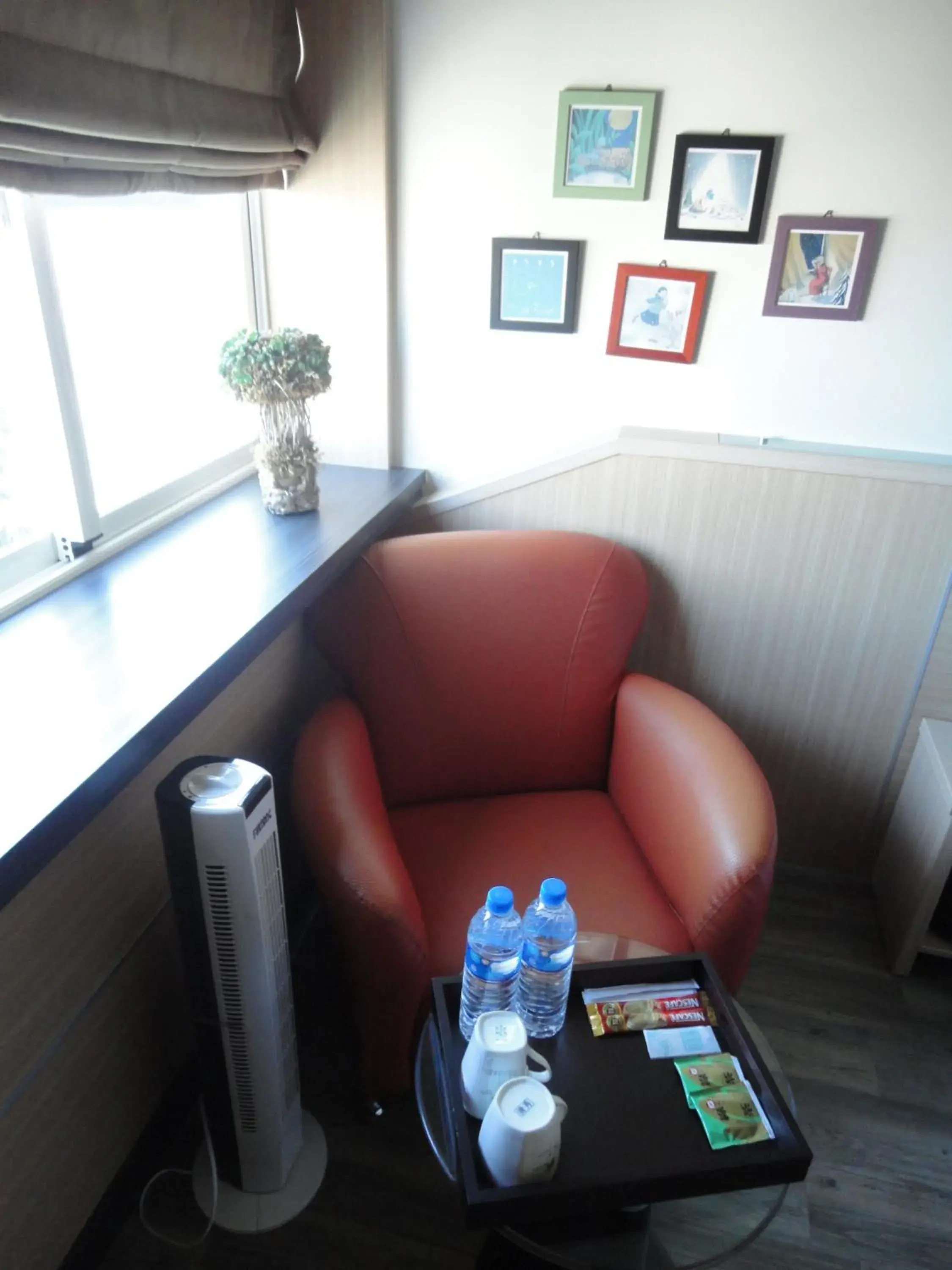 Seating area in Royal Hotel Seating area in Royal Hotel