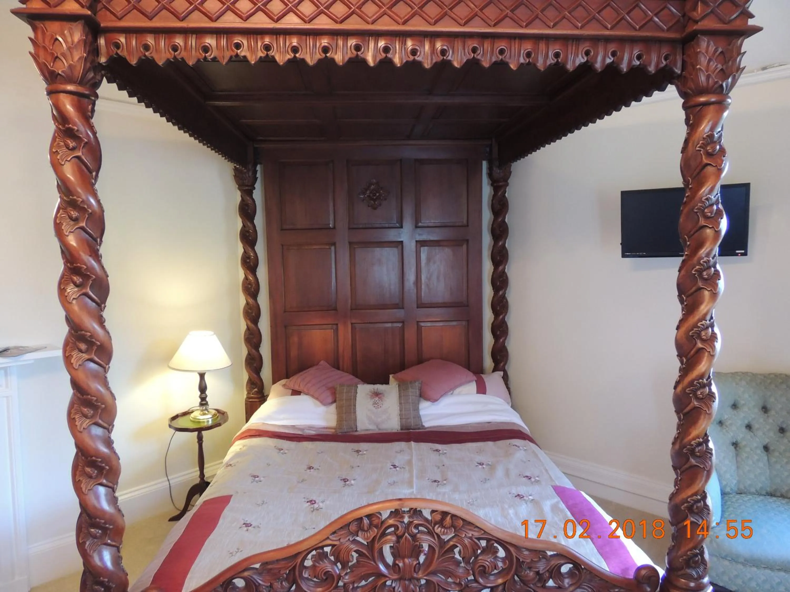 Bed in Orchard House Hotel