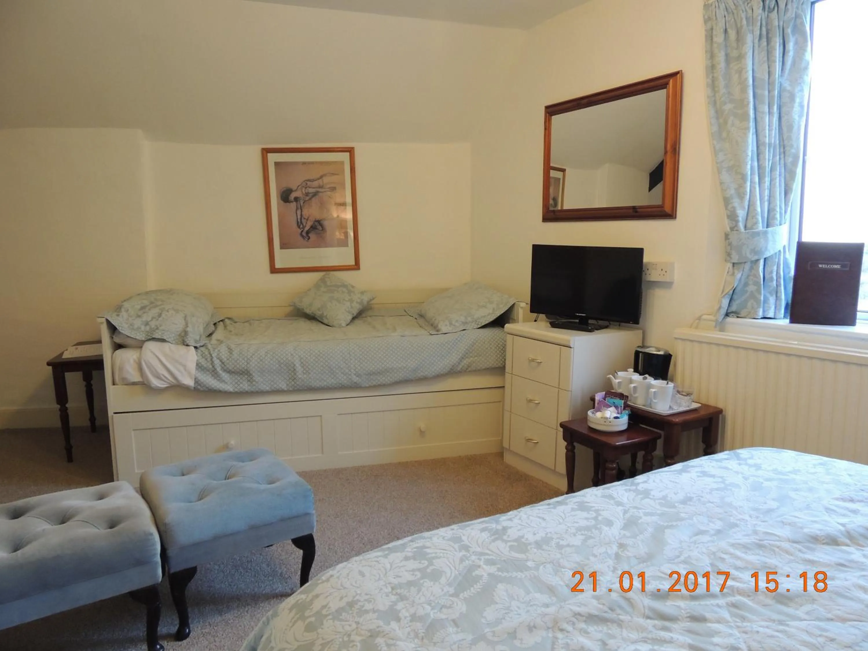 Bed in Orchard House Hotel