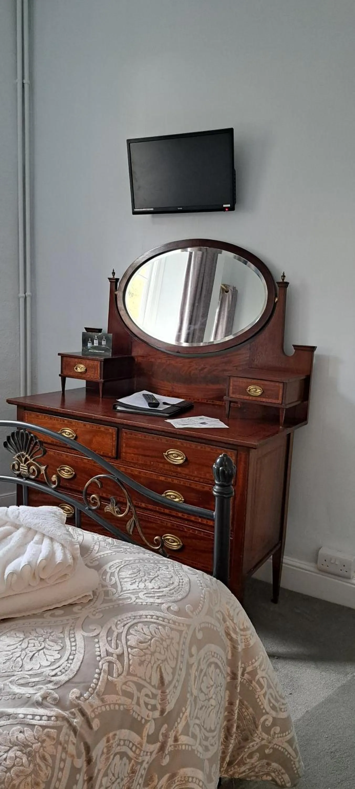 Decorative detail, Bed in Orchard House Hotel