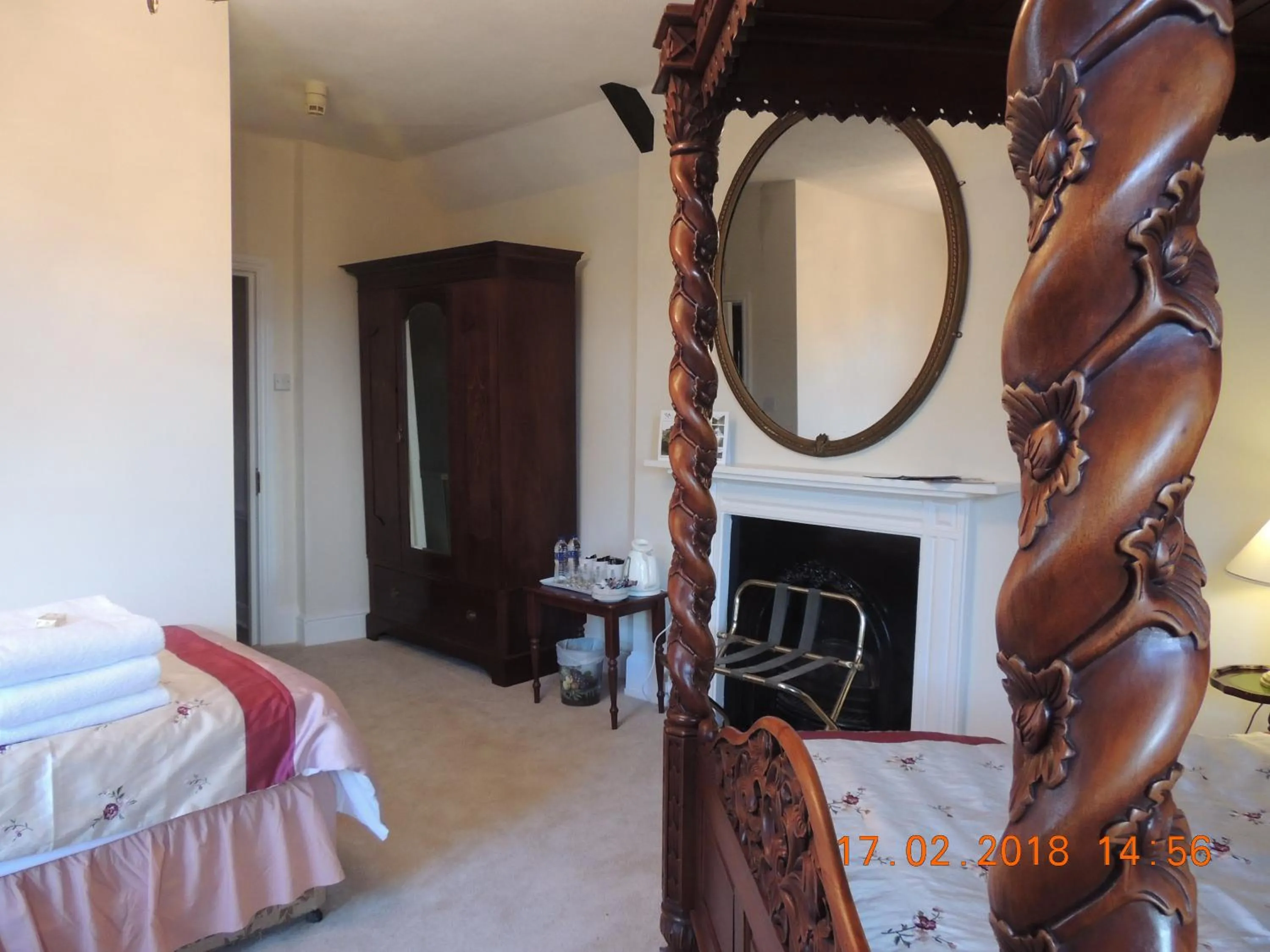 Bed in Orchard House Hotel