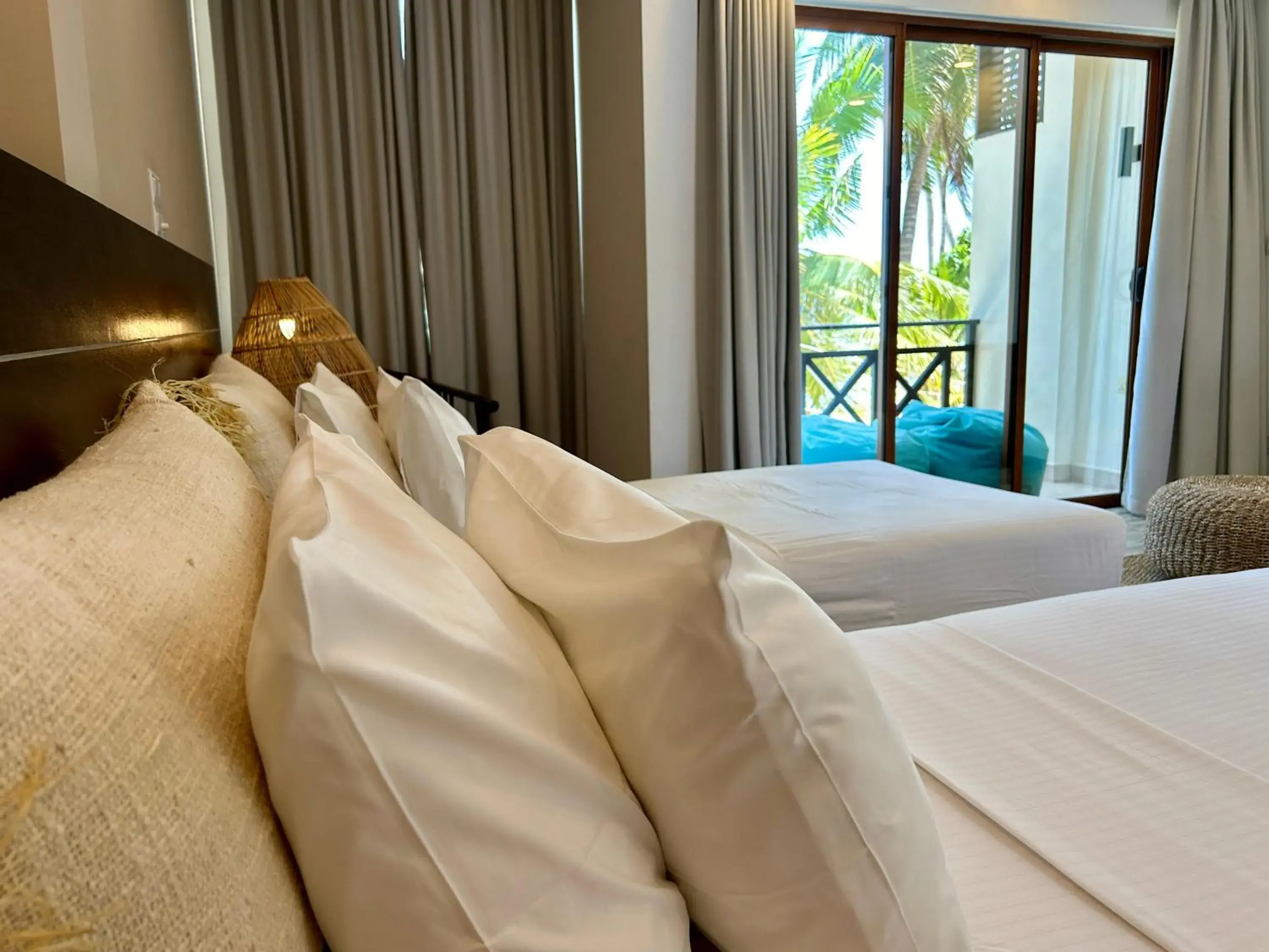 Family Room with Sea View in Canopus Retreat Thulusdhoo Family Room with Sea View in Canopus Retreat Thulusdhoo