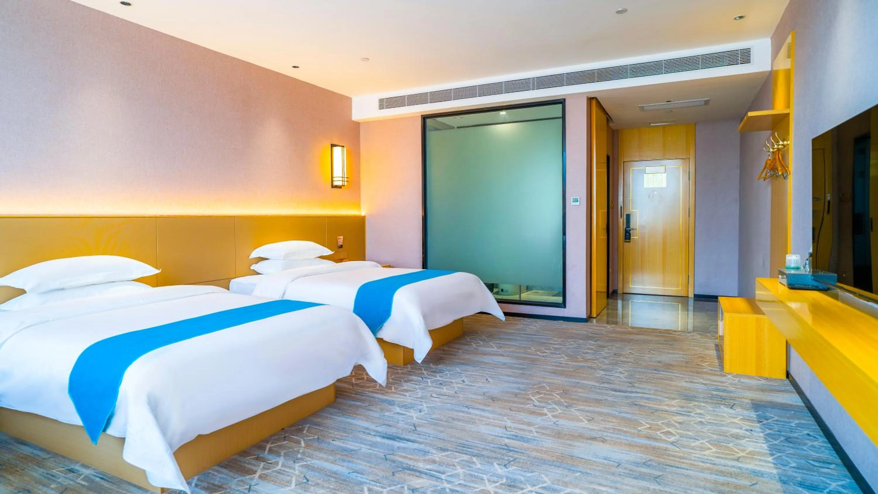 Photo of the whole room, Bed in Wansheng Hotel