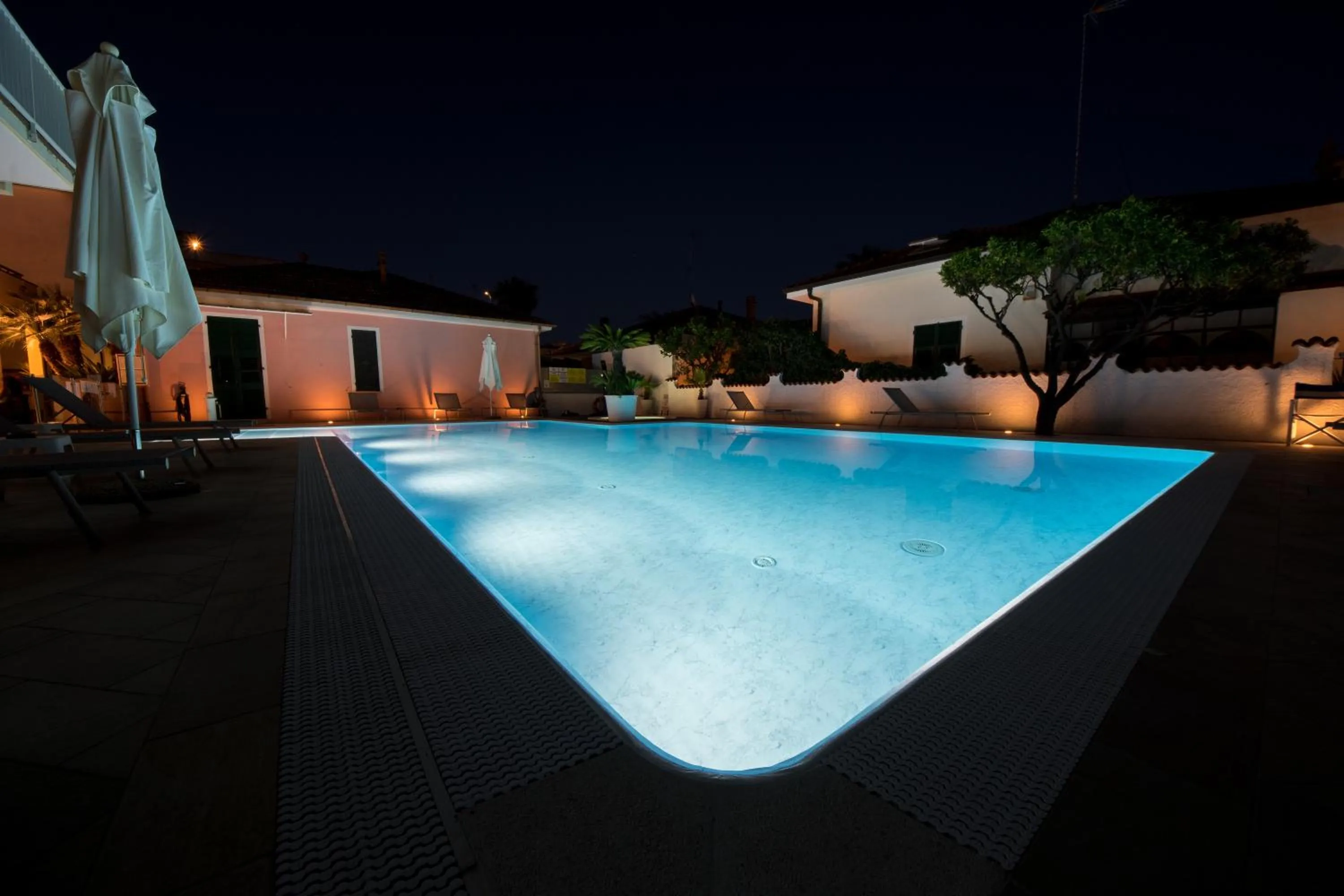Pool view in Hotel Splendid