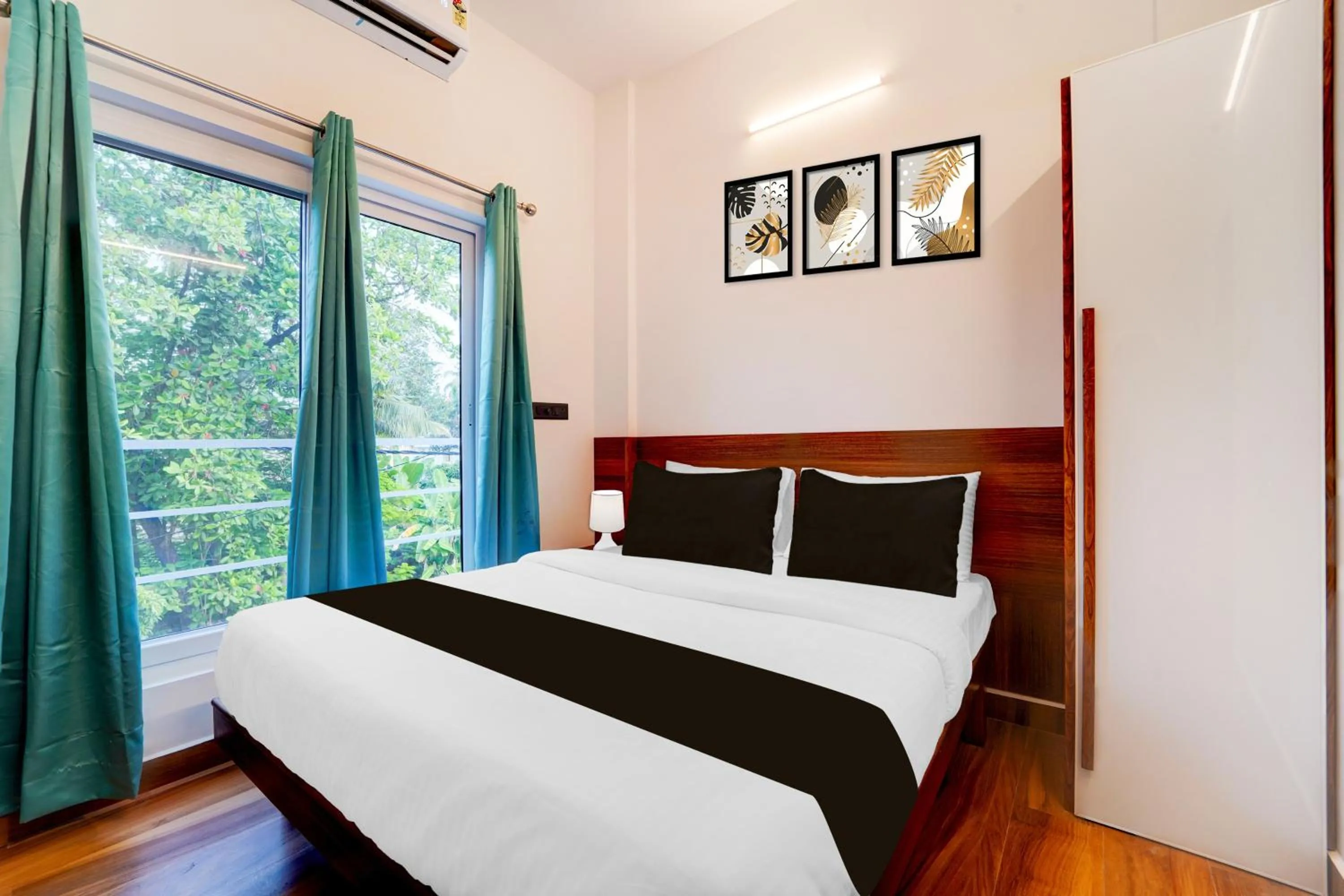 Hotel O Gandhi Nagar Near South Railway Backgate