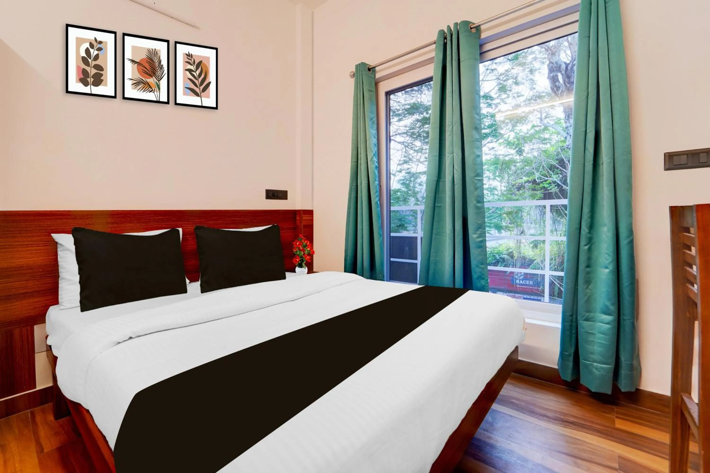 Hotel O Gandhi Nagar Near South Railway Backgate