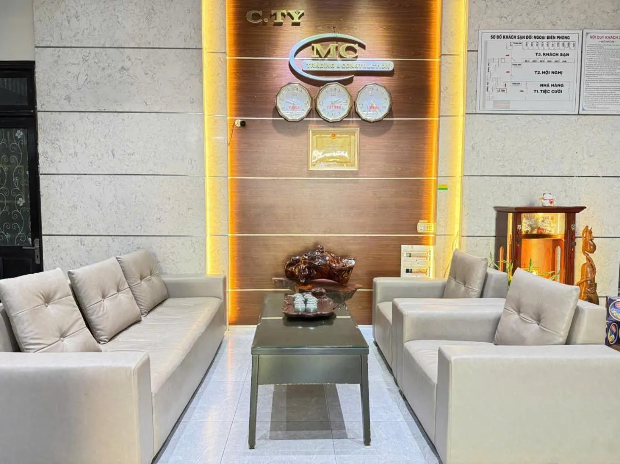 Communal lounge/ TV room in Khách Sạn Đối Ngoại Biên Phòng