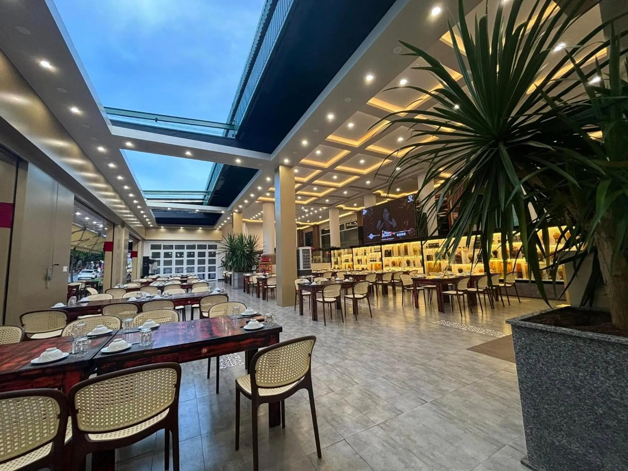 Restaurant/places to eat in Khách Sạn Đối Ngoại Biên Phòng
