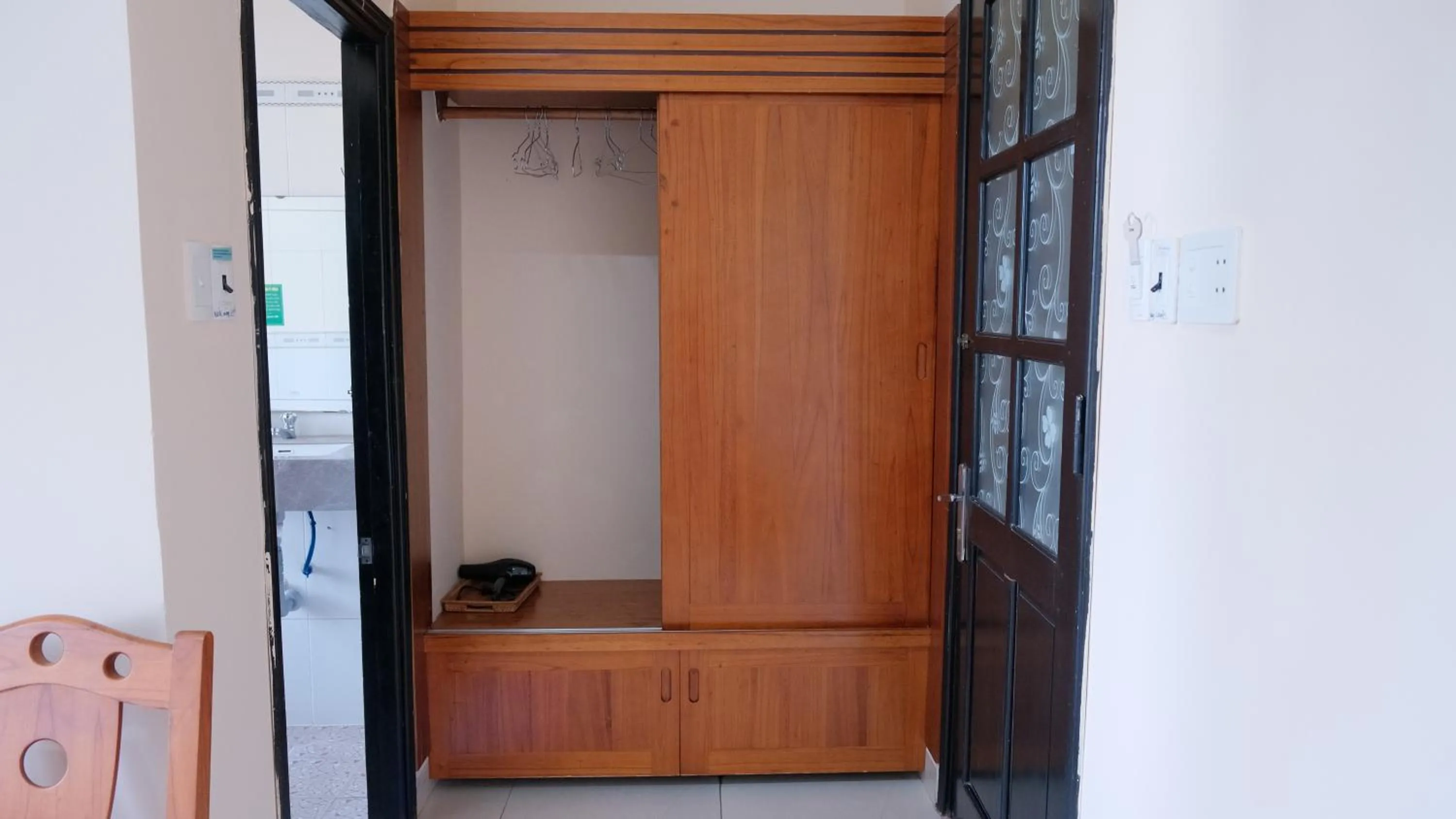 wardrobe in Khách Sạn Đối Ngoại Biên Phòng