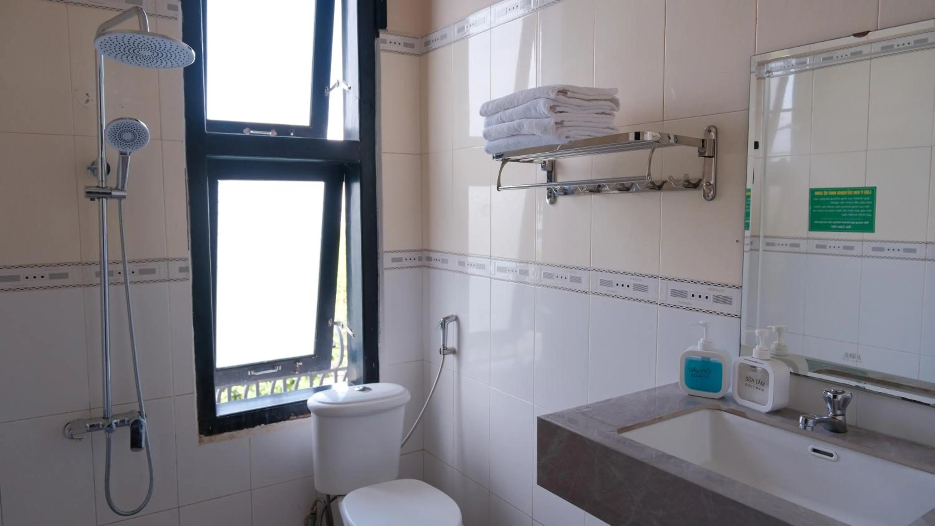 Toilet in Khách Sạn Đối Ngoại Biên Phòng