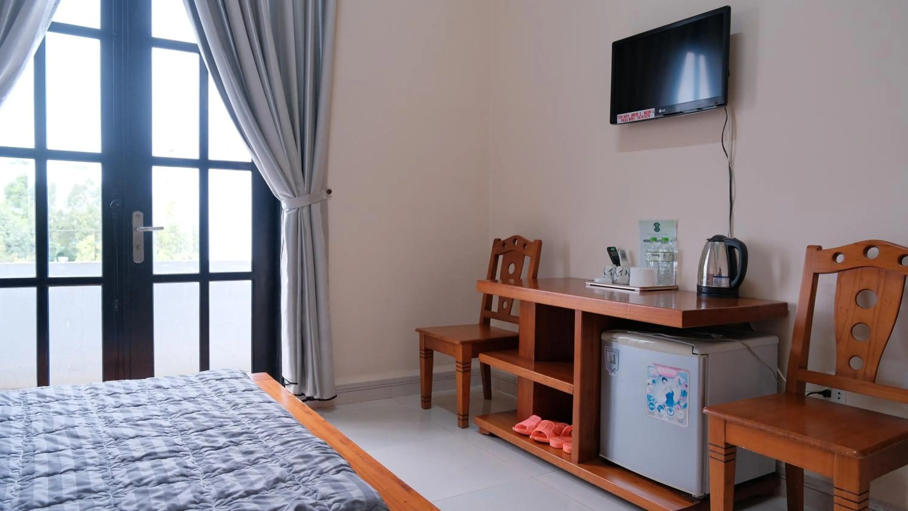 Balcony/Terrace, Bed in Khách Sạn Đối Ngoại Biên Phòng