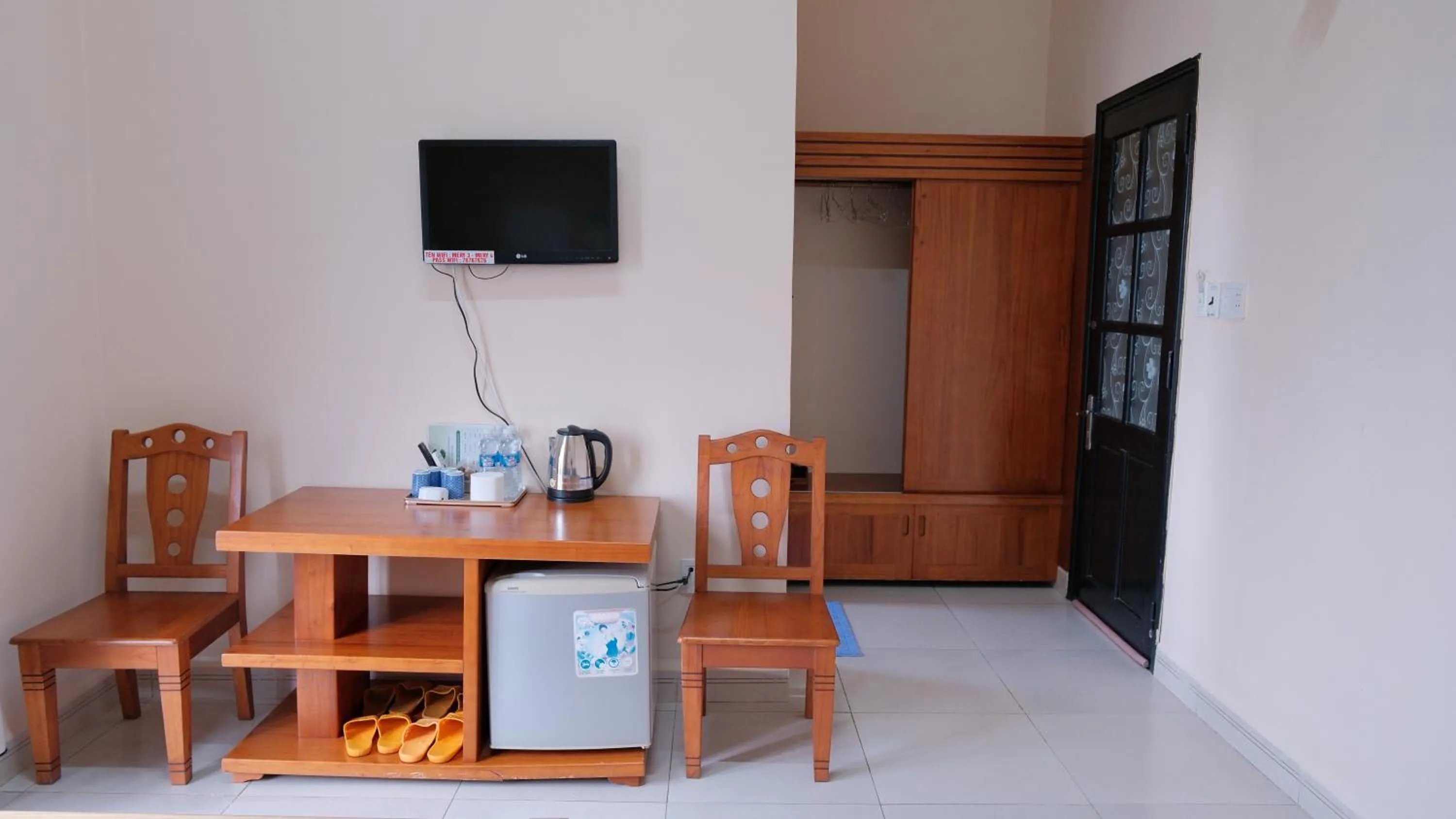 wardrobe in Khách Sạn Đối Ngoại Biên Phòng