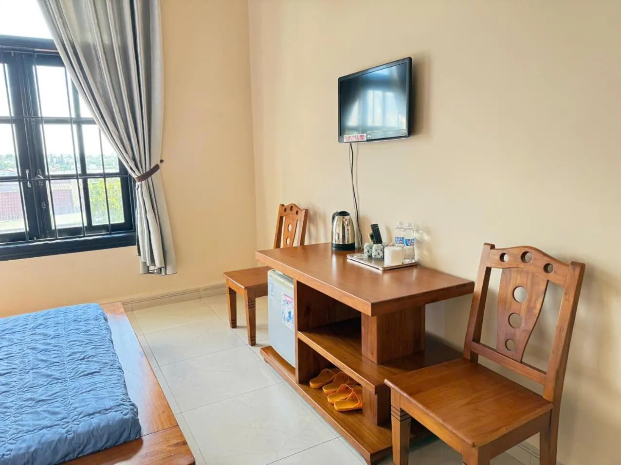 Seating area, Bed in Khách Sạn Đối Ngoại Biên Phòng