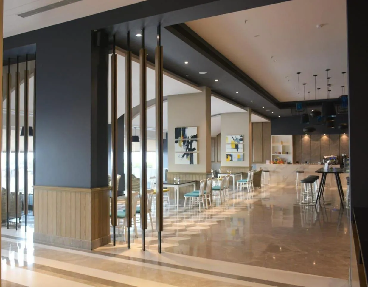 Restaurant/places to eat in Evanthe Hotels