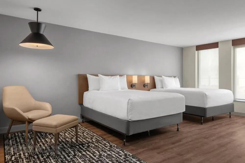 Bed in Hyatt Place Mississauga / Airport Corp Center