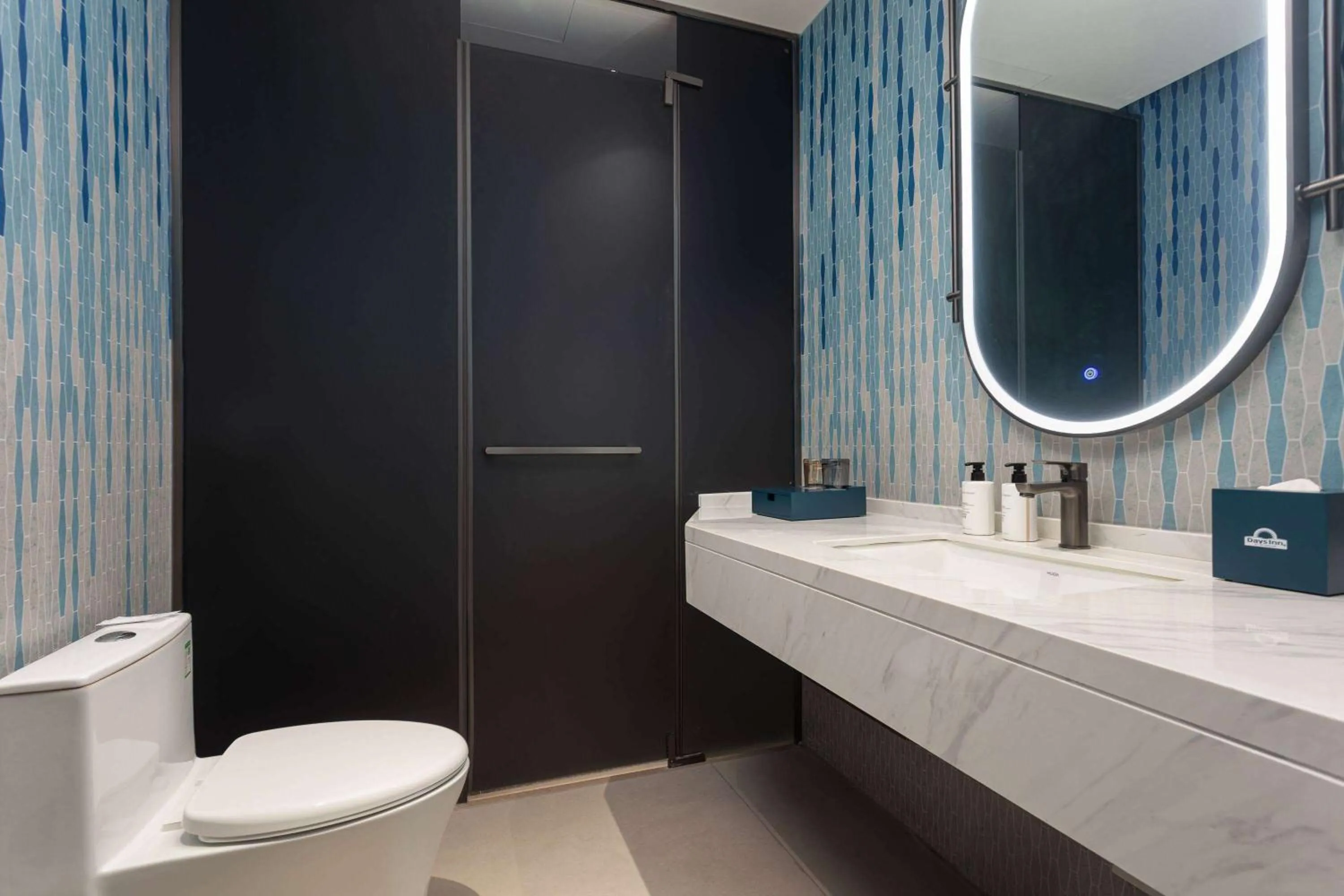 Shower in Days Inn by Wyndham Xi'an Yanliang