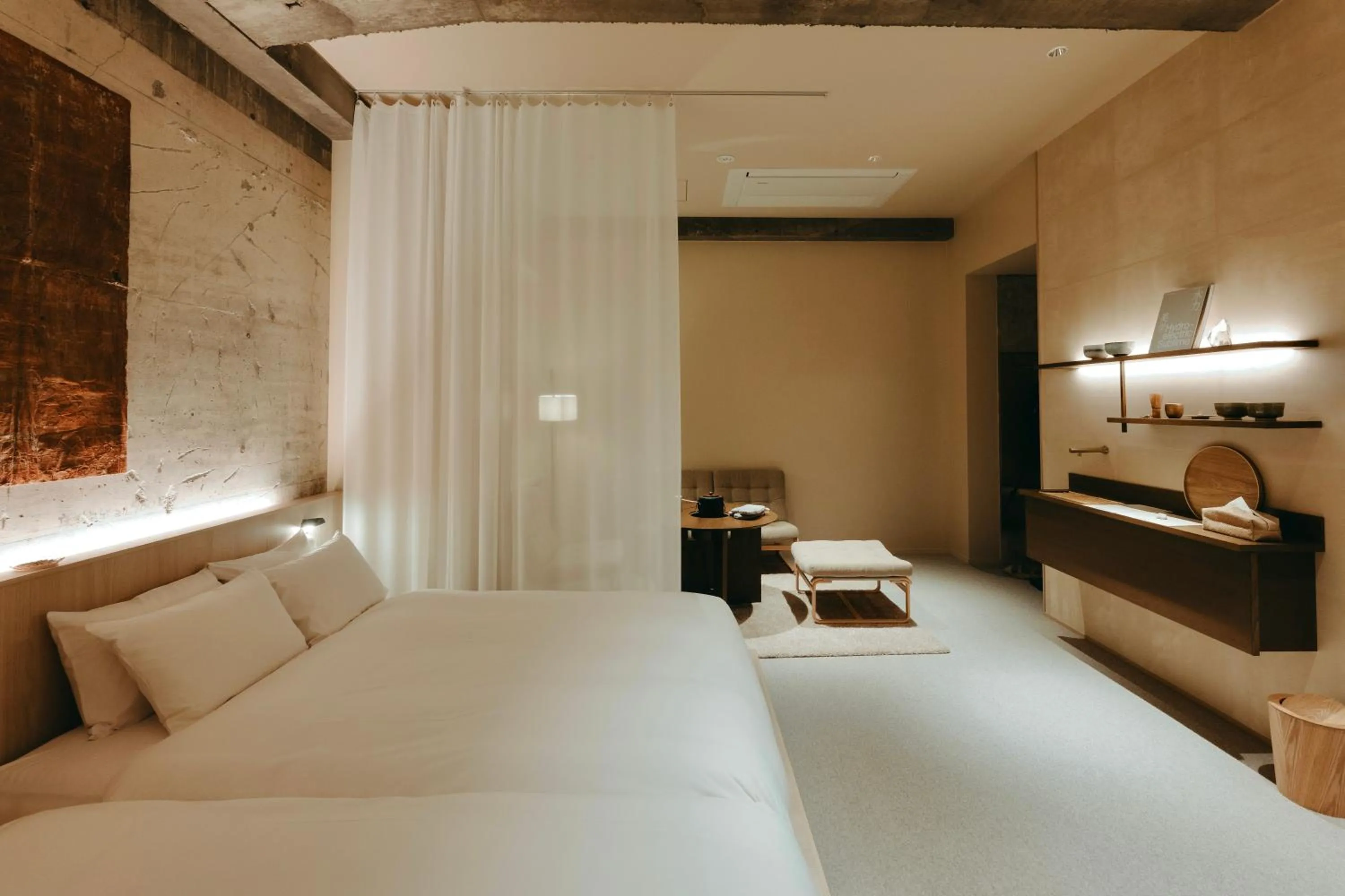 Photo of the whole room, Bed in mizuya