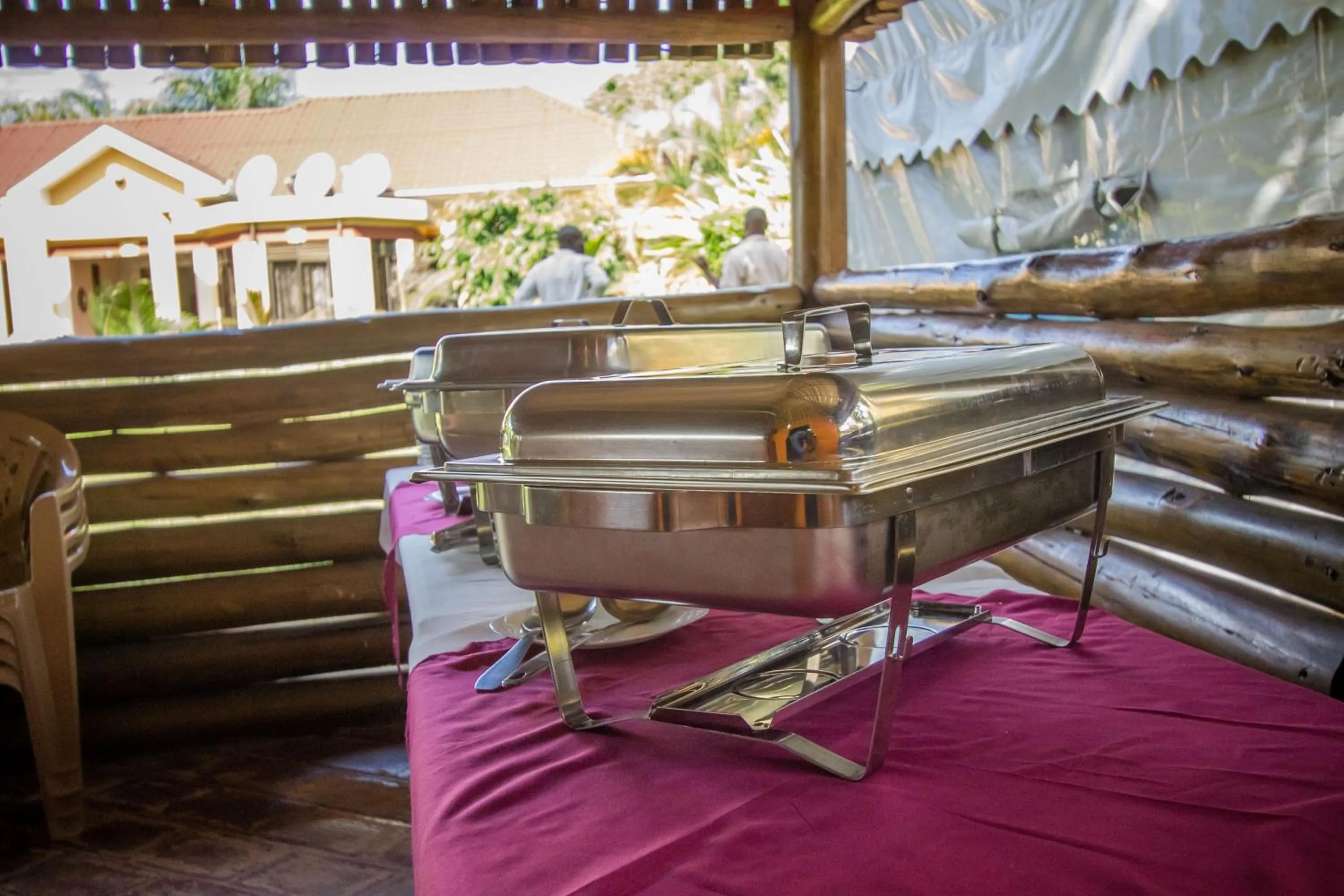 Restaurant/places to eat in Askay Hotel Suites