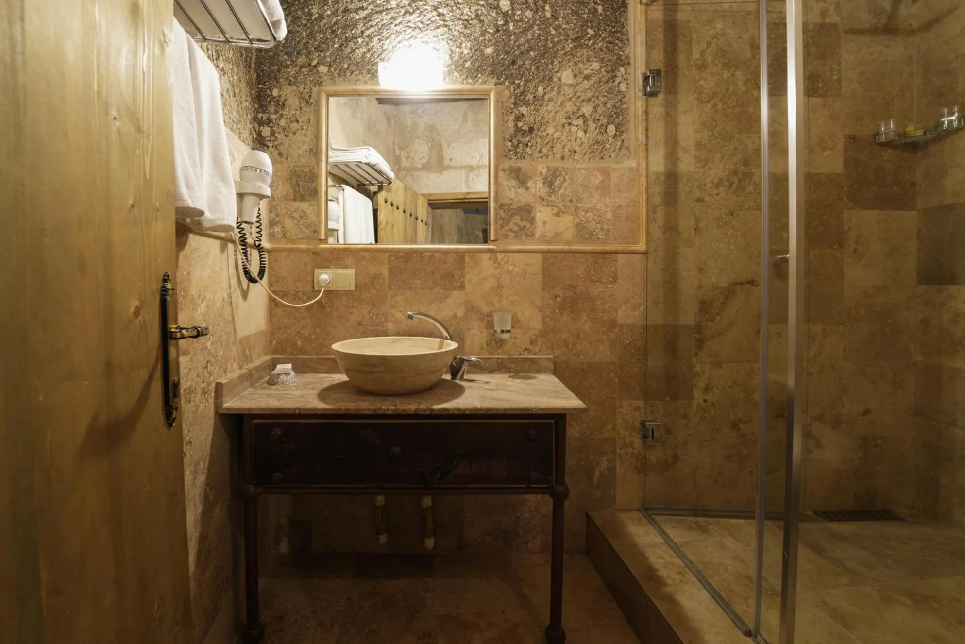 Shower in Tekkaya Cave Hotel