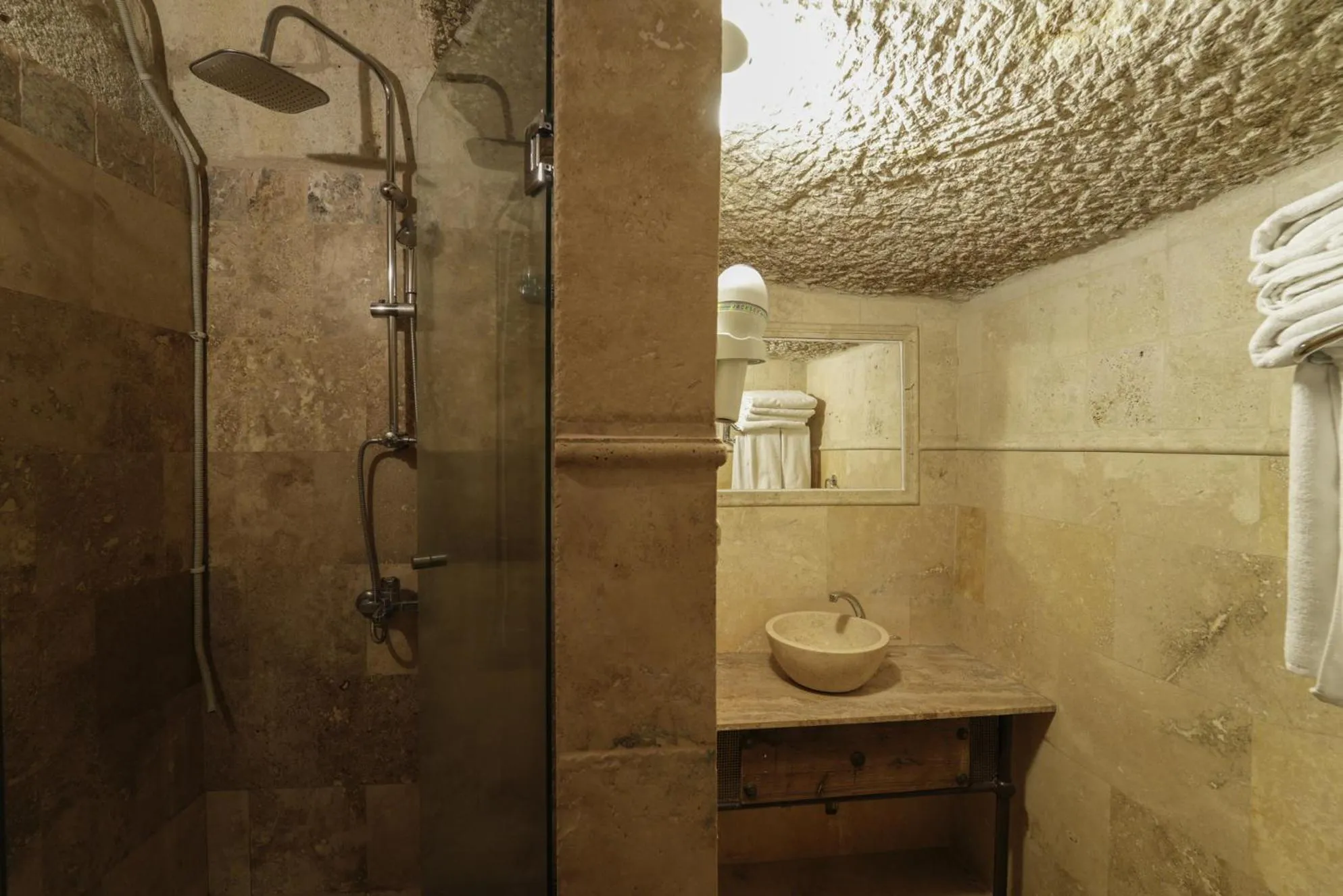 Shower in Tekkaya Cave Hotel