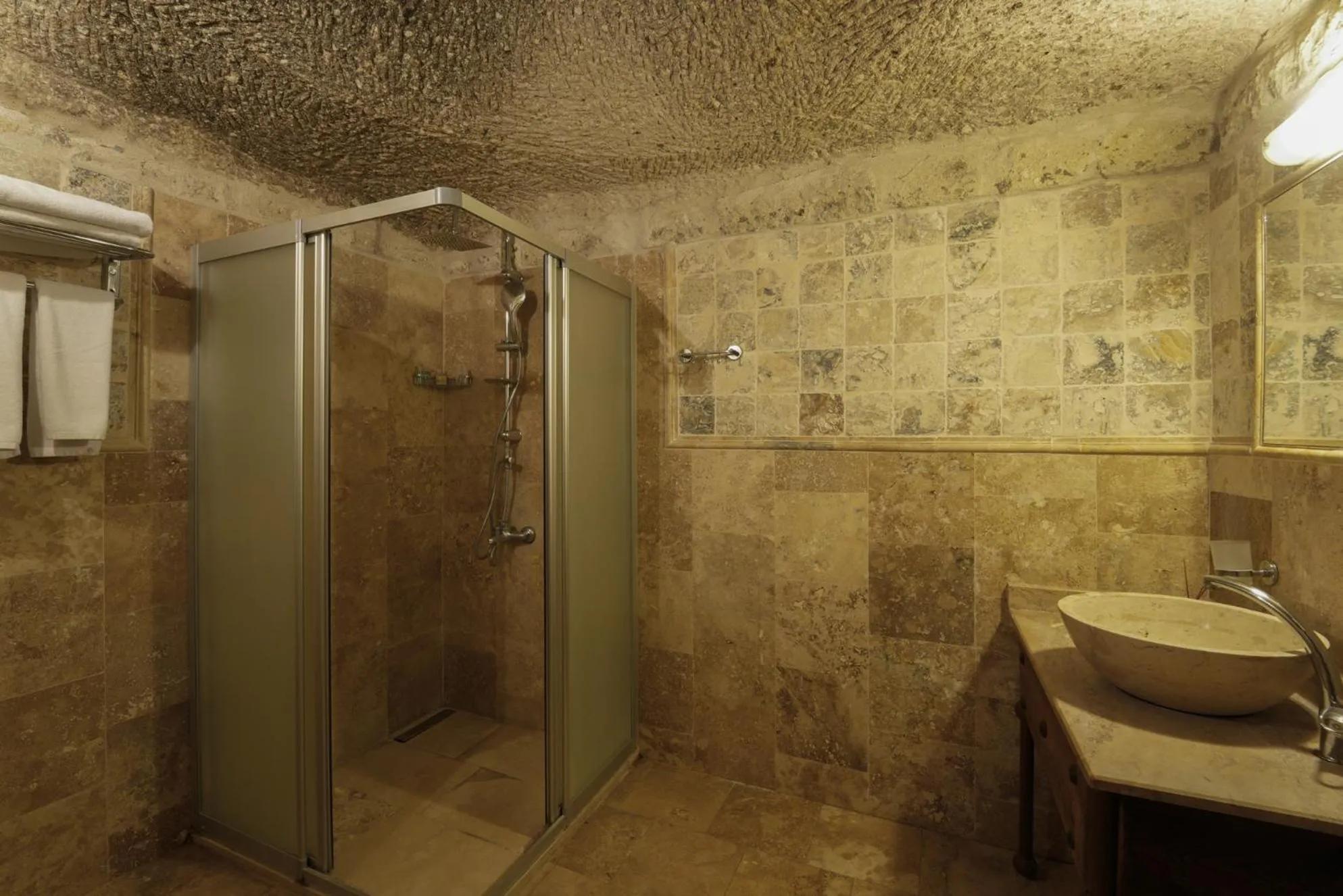 Shower in Tekkaya Cave Hotel